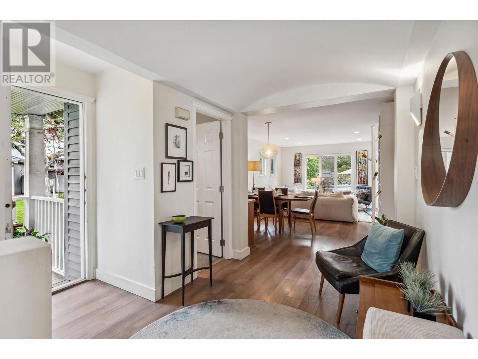 1589 BOWSER AVENUE, North Vancouver, British Columbia