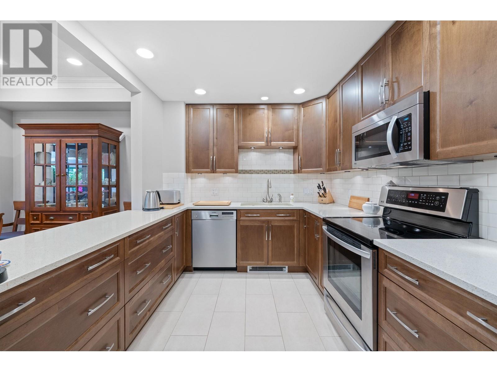 Property at 203 1765 MARINE DRIVE image 5