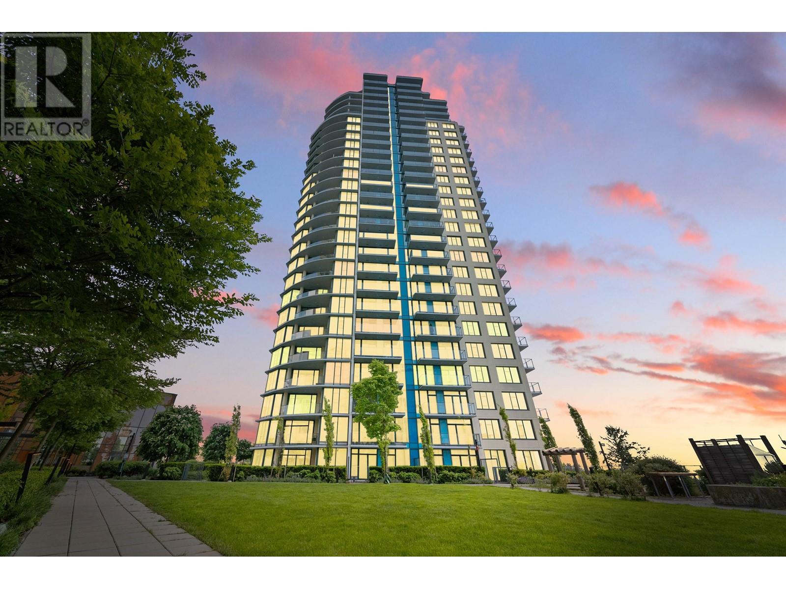 802 7388 KINGSWAY, Burnaby, British Columbia