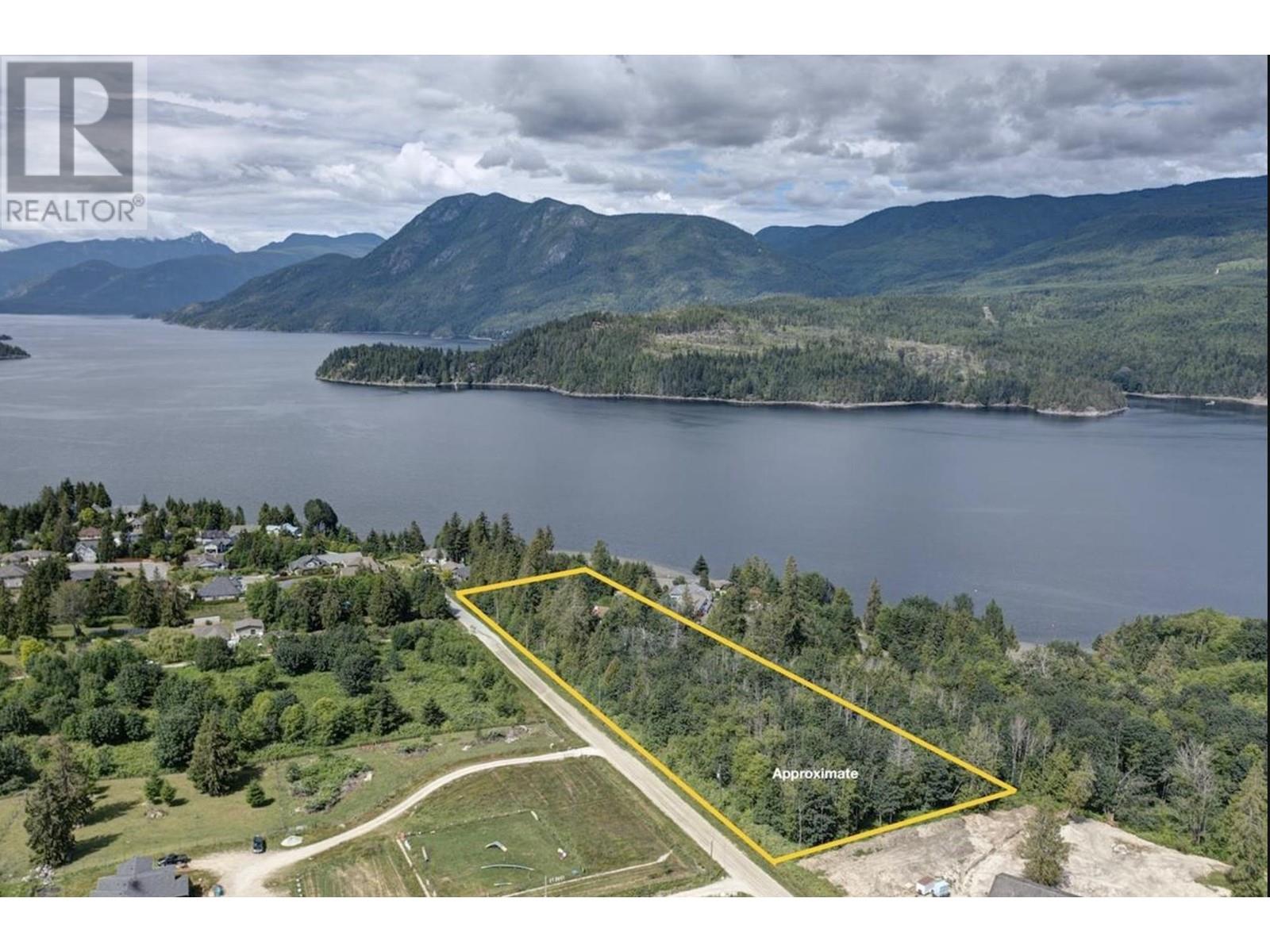 6377 N Gale Avenue, Sechelt, British Columbia  V7Z 0P7 - Photo 2 - C8069480