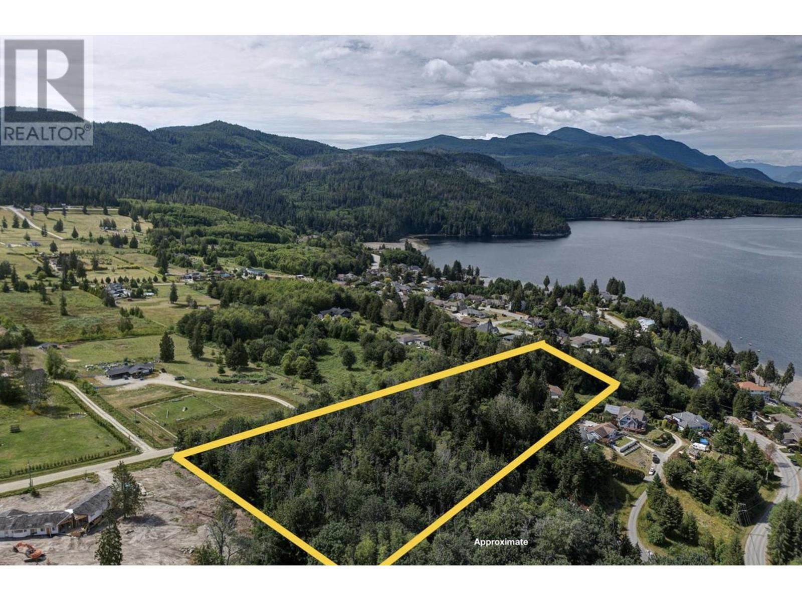 6377 N Gale Avenue, Sechelt, British Columbia  V7Z 0P7 - Photo 3 - C8069480