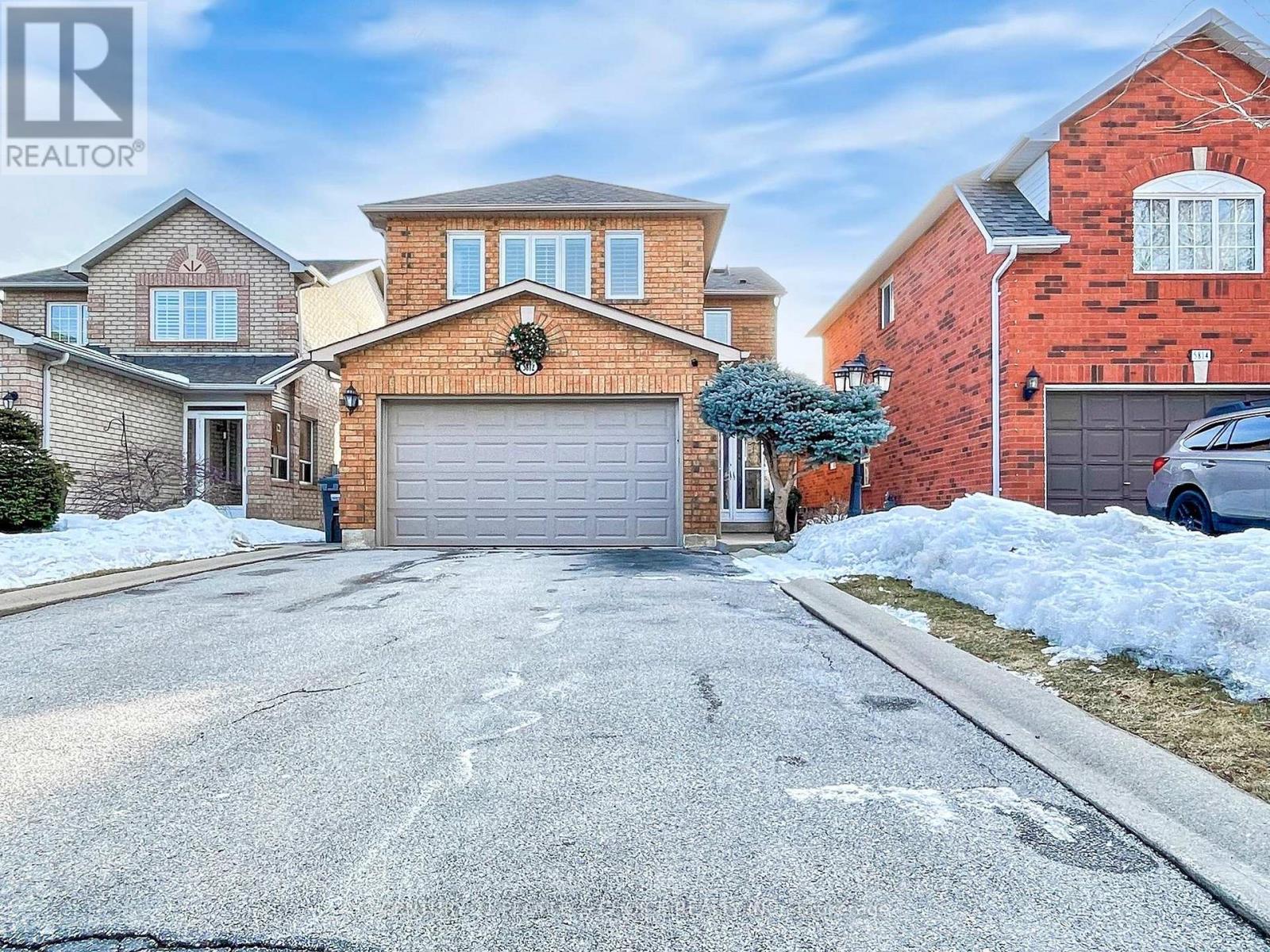5812 Sidmouth Street, Mississauga, Ontario  L5V 2K3 - Photo 1 - W12010054