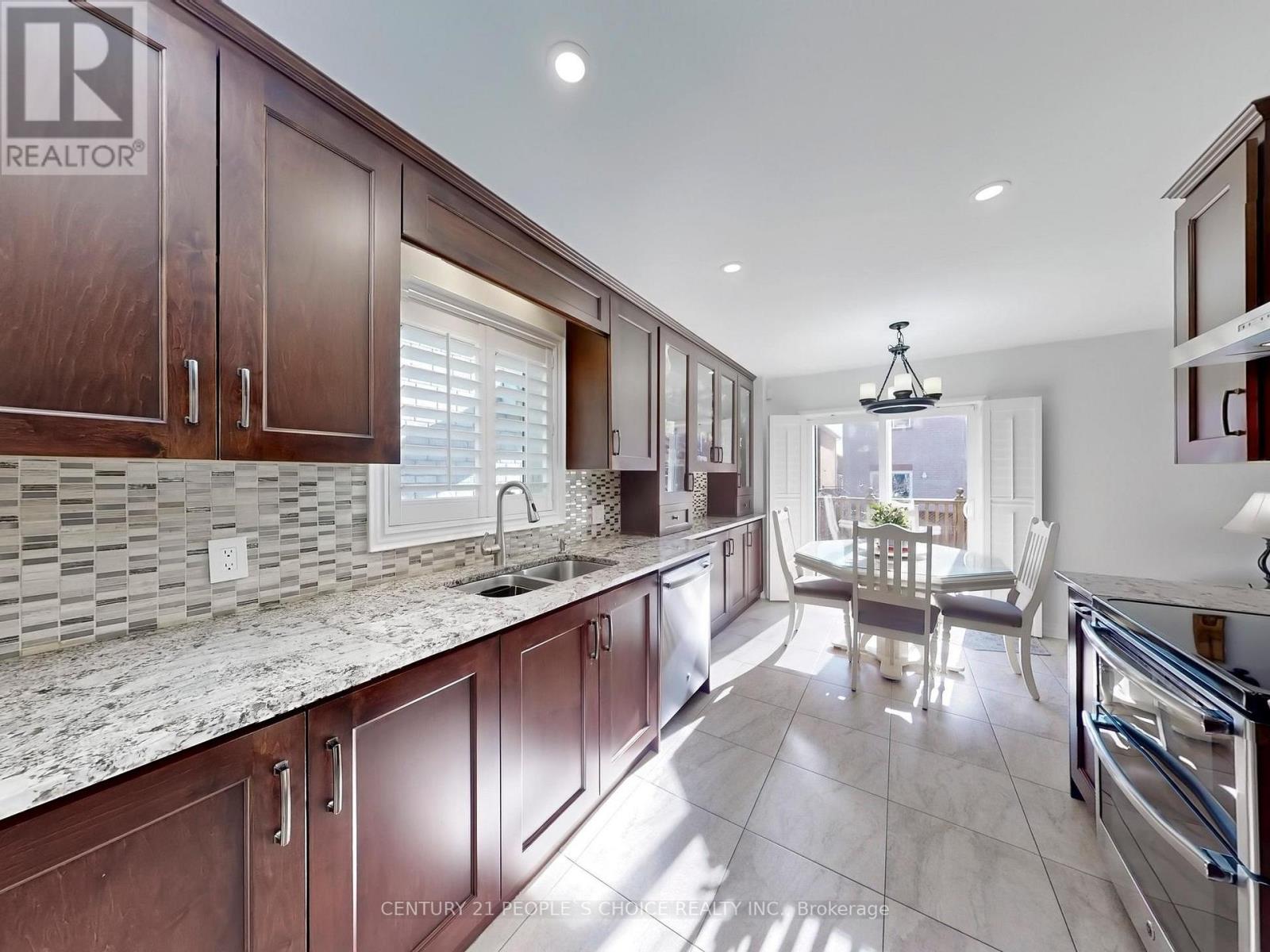 5812 Sidmouth Street, Mississauga, Ontario  L5V 2K3 - Photo 10 - W12010054