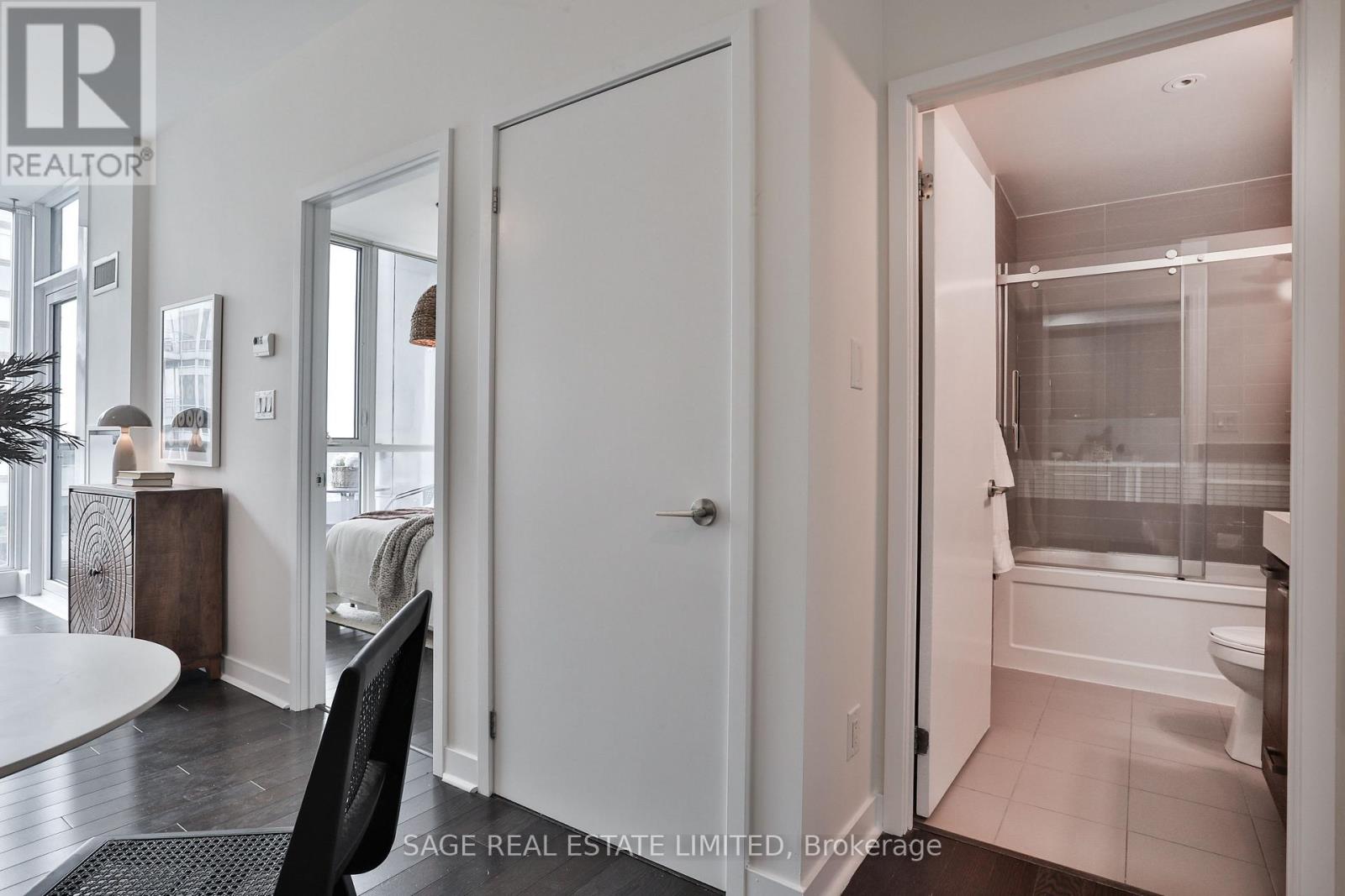4511 - 295 Adelaide Street W, Toronto, Ontario  M5V 0L4 - Photo 27 - C12174443