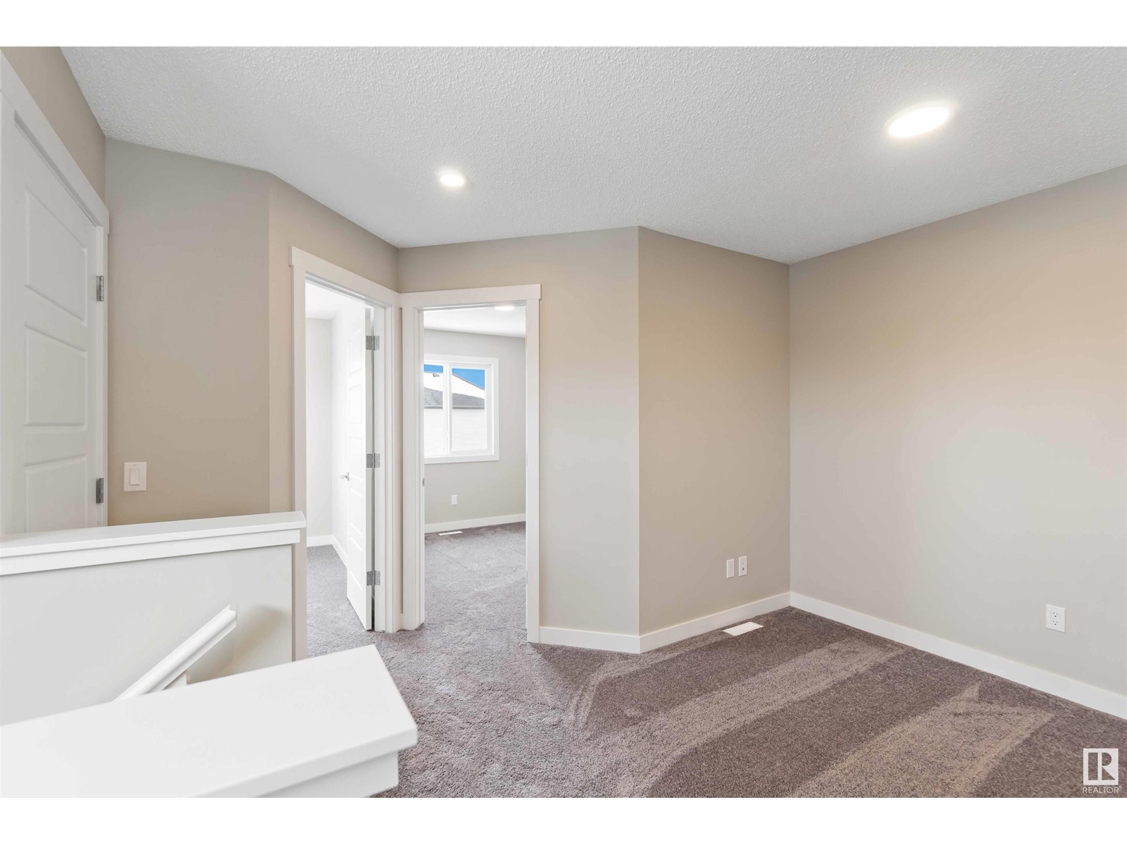 6356 175 Av Nw, Edmonton, Alberta  T5Y 4H2 - Photo 3 - E4435038