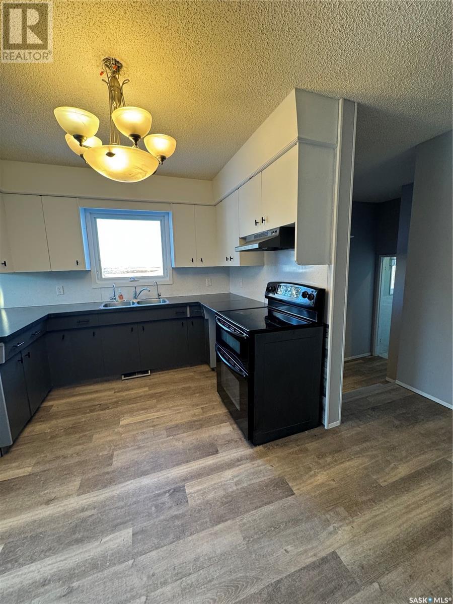 Property at 203 2nd AVENUE N image 4