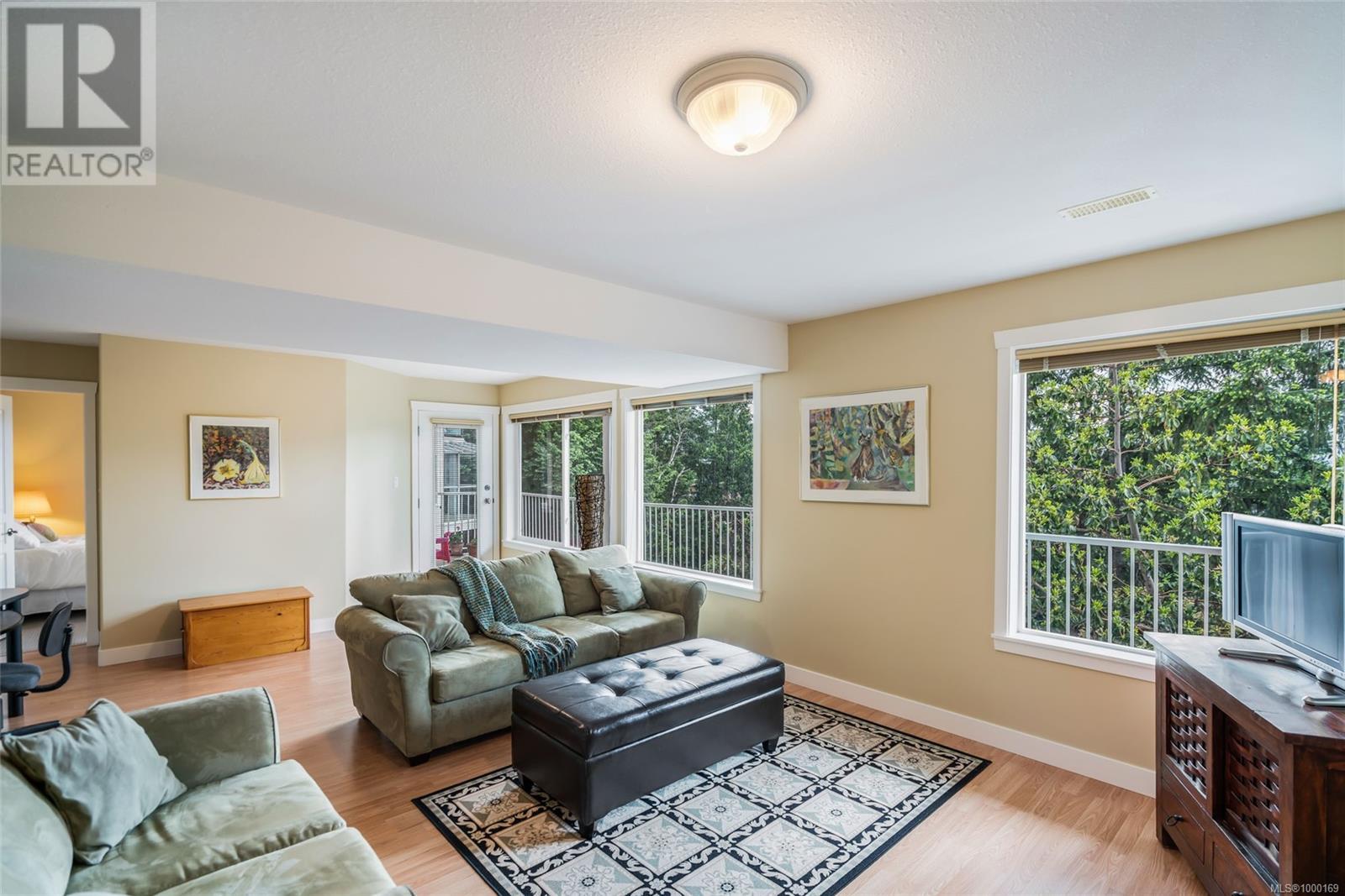Property at 721 Quail Pl image 2