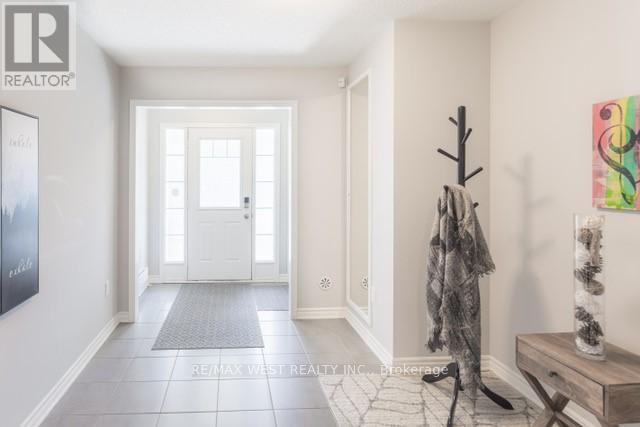 1669 Copeland Circle, Milton, Ontario  L9T 8X8 - Photo 3 - W12174445