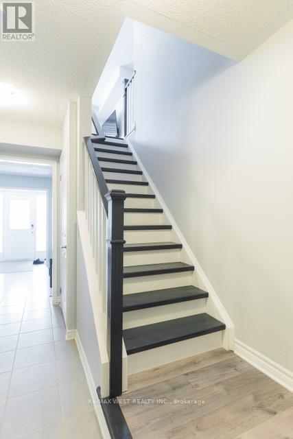 1669 Copeland Circle, Milton, Ontario  L9T 8X8 - Photo 5 - W12174445