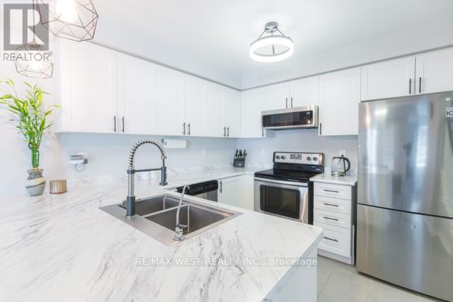 1669 Copeland Circle, Milton, Ontario  L9T 8X8 - Photo 8 - W12174445