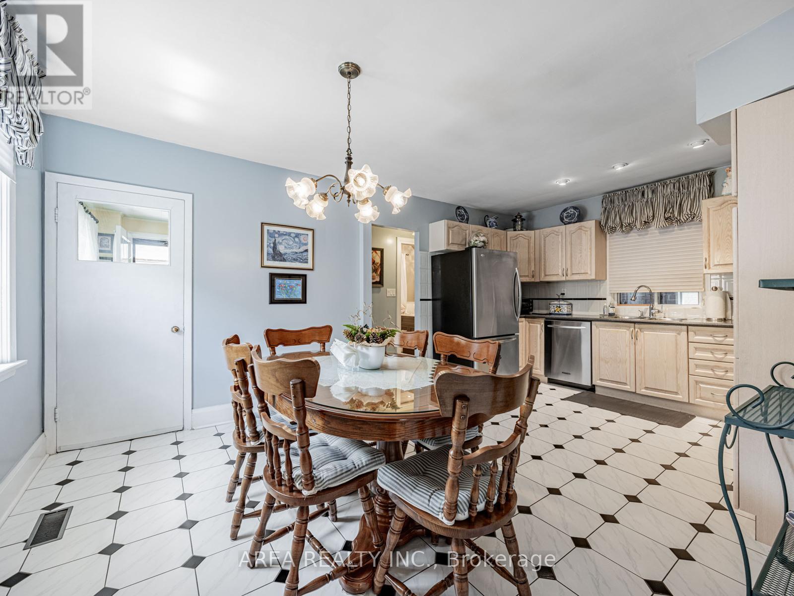 54 Hartley Avenue, Toronto, Ontario  M6E 4E8 - Photo 11 - W12174453