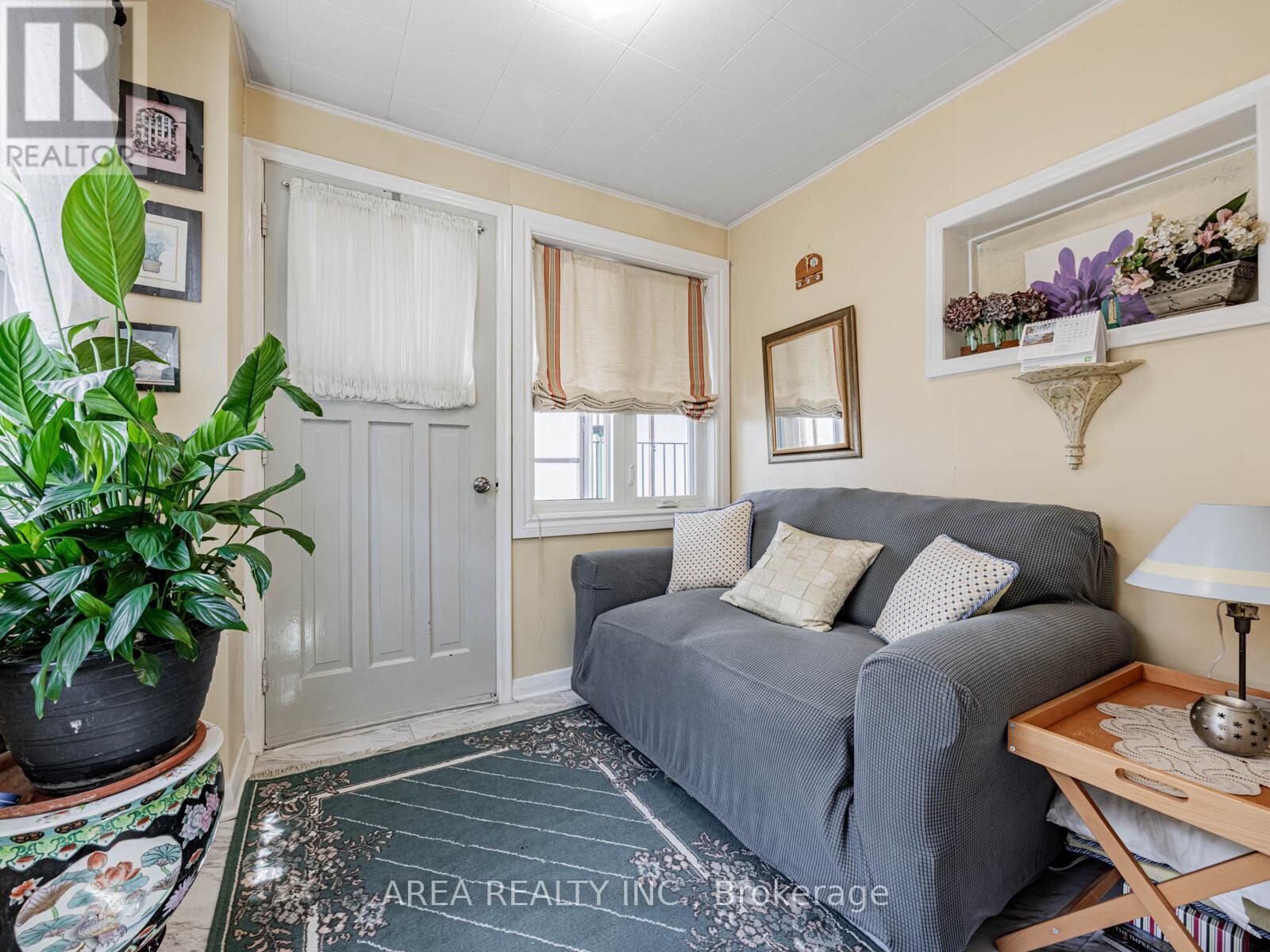 54 Hartley Avenue, Toronto, Ontario  M6E 4E8 - Photo 12 - W12174453