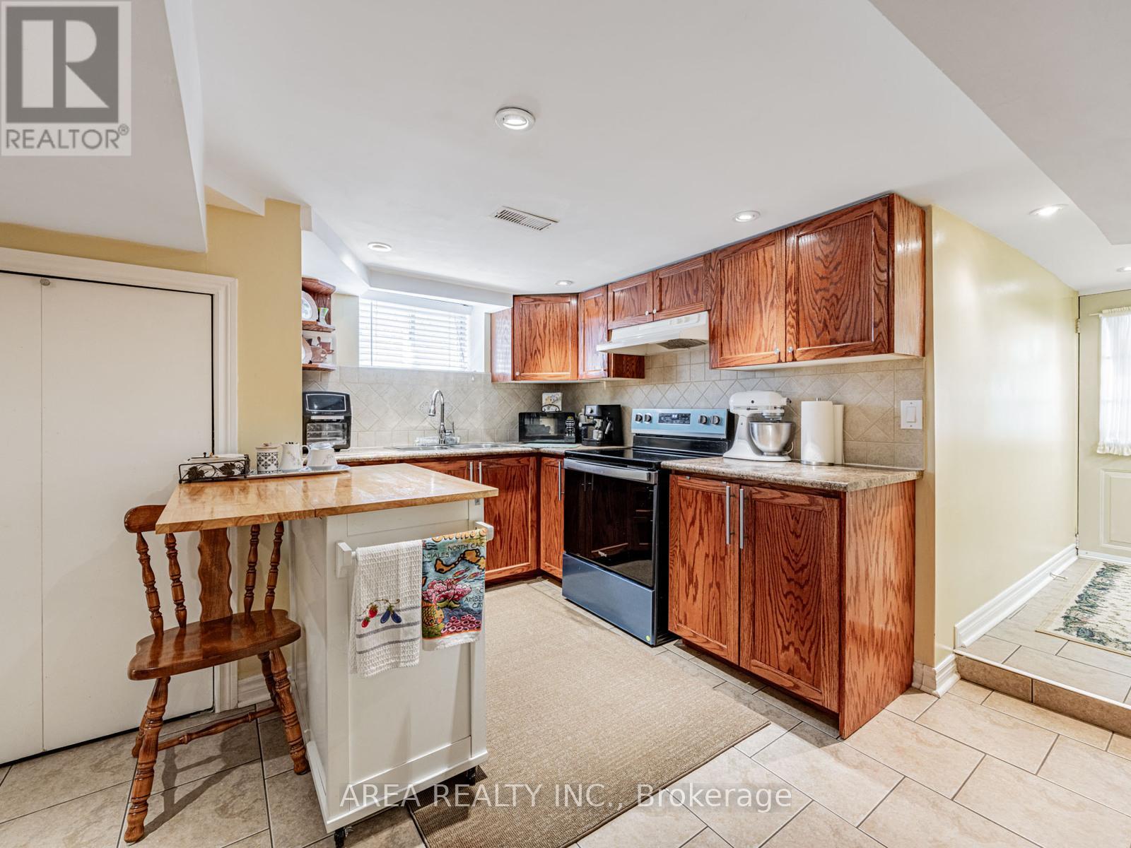 54 Hartley Avenue, Toronto, Ontario  M6E 4E8 - Photo 23 - W12174453