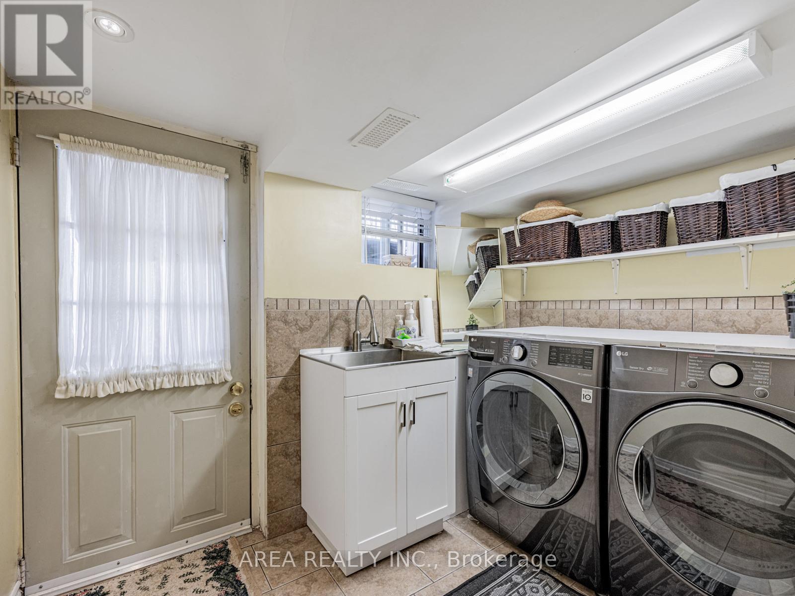54 Hartley Avenue, Toronto, Ontario  M6E 4E8 - Photo 26 - W12174453