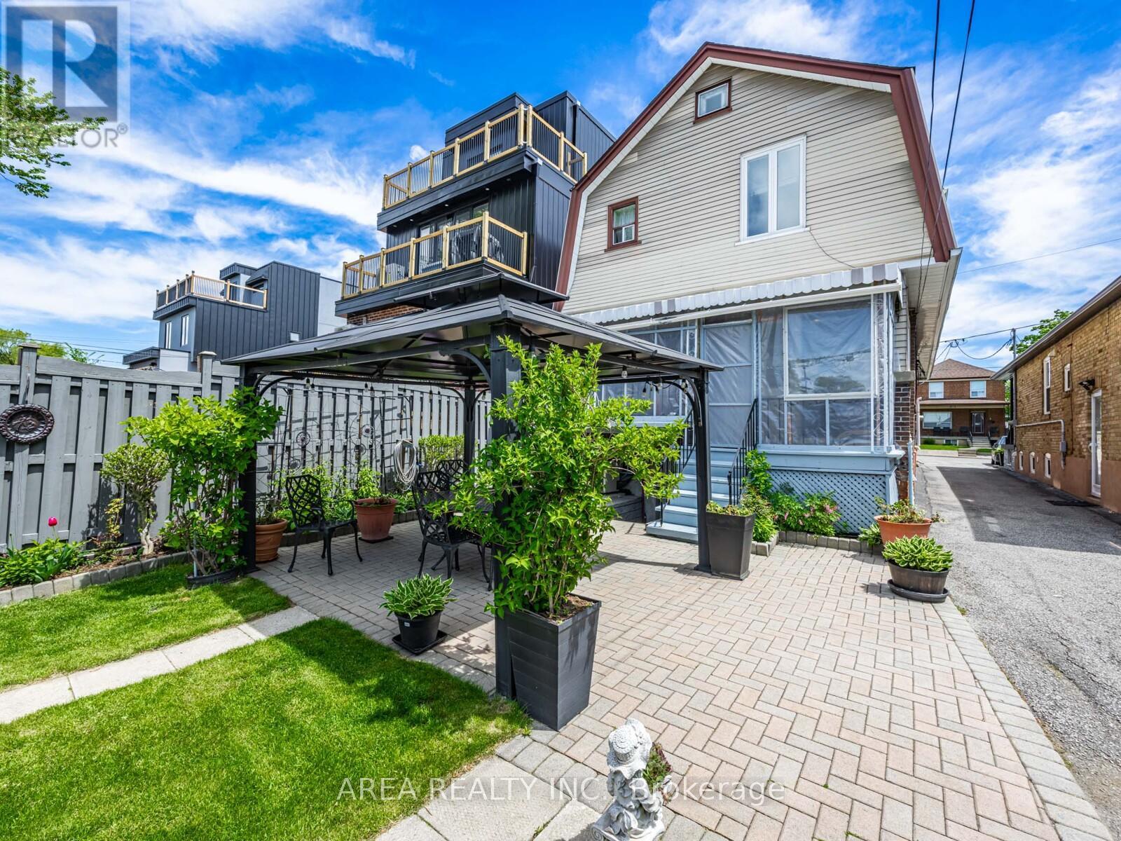 54 Hartley Avenue, Toronto, Ontario  M6E 4E8 - Photo 30 - W12174453