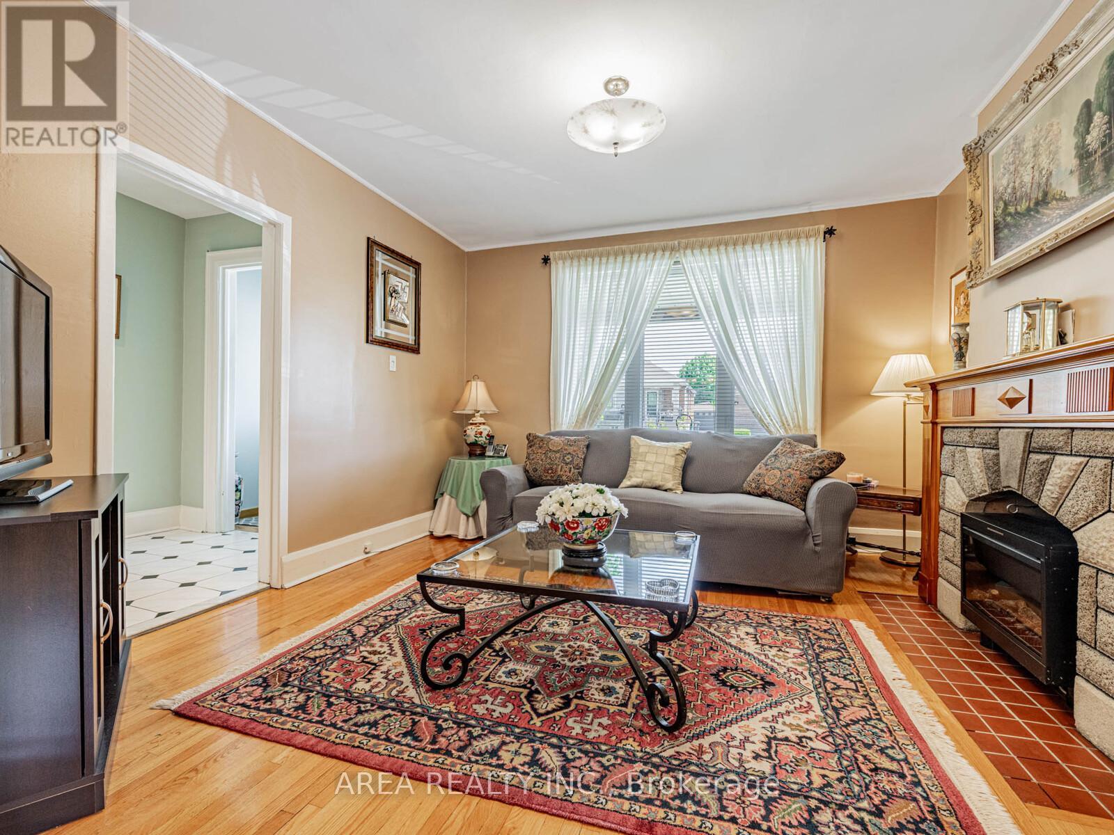 54 Hartley Avenue, Toronto, Ontario  M6E 4E8 - Photo 4 - W12174453