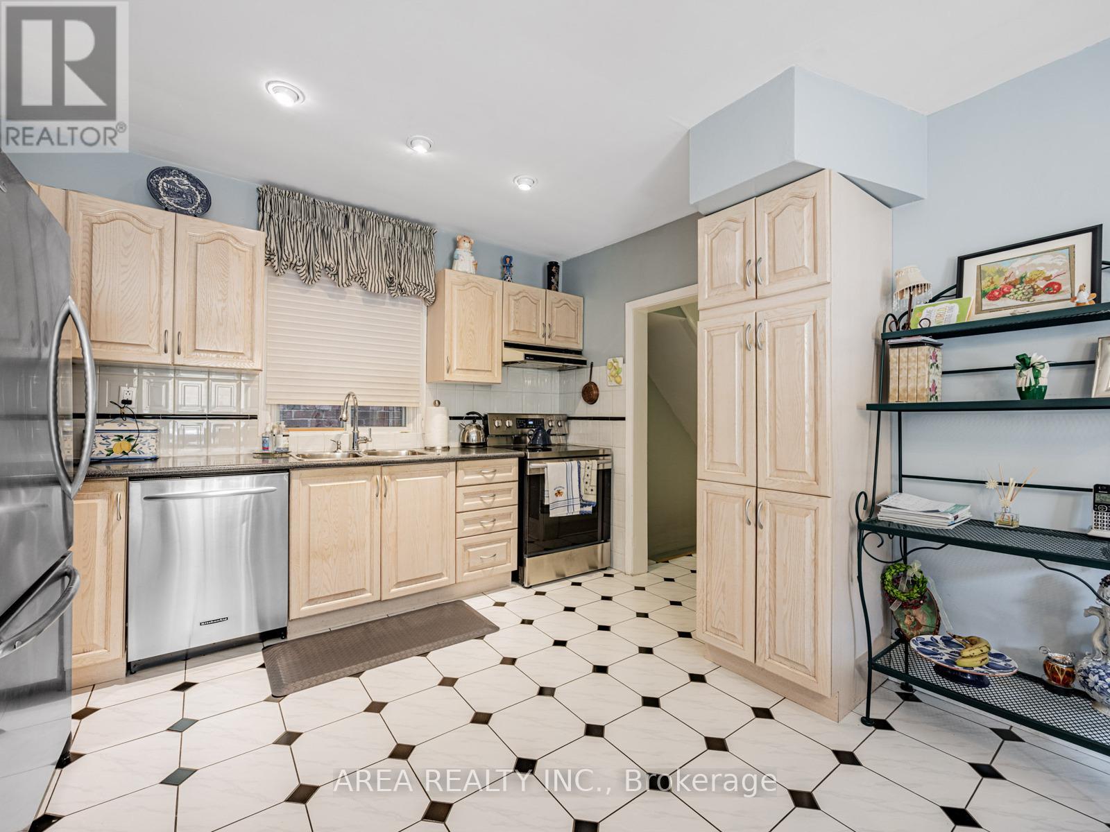 54 Hartley Avenue, Toronto, Ontario  M6E 4E8 - Photo 8 - W12174453