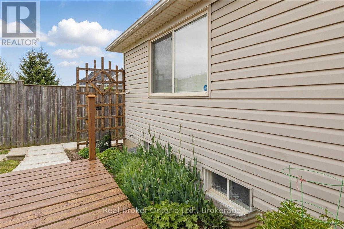 51 Hollinrake Avenue, Brant (Brantford Twp), Ontario  N3T 0B6 - Photo 31 - X12174521