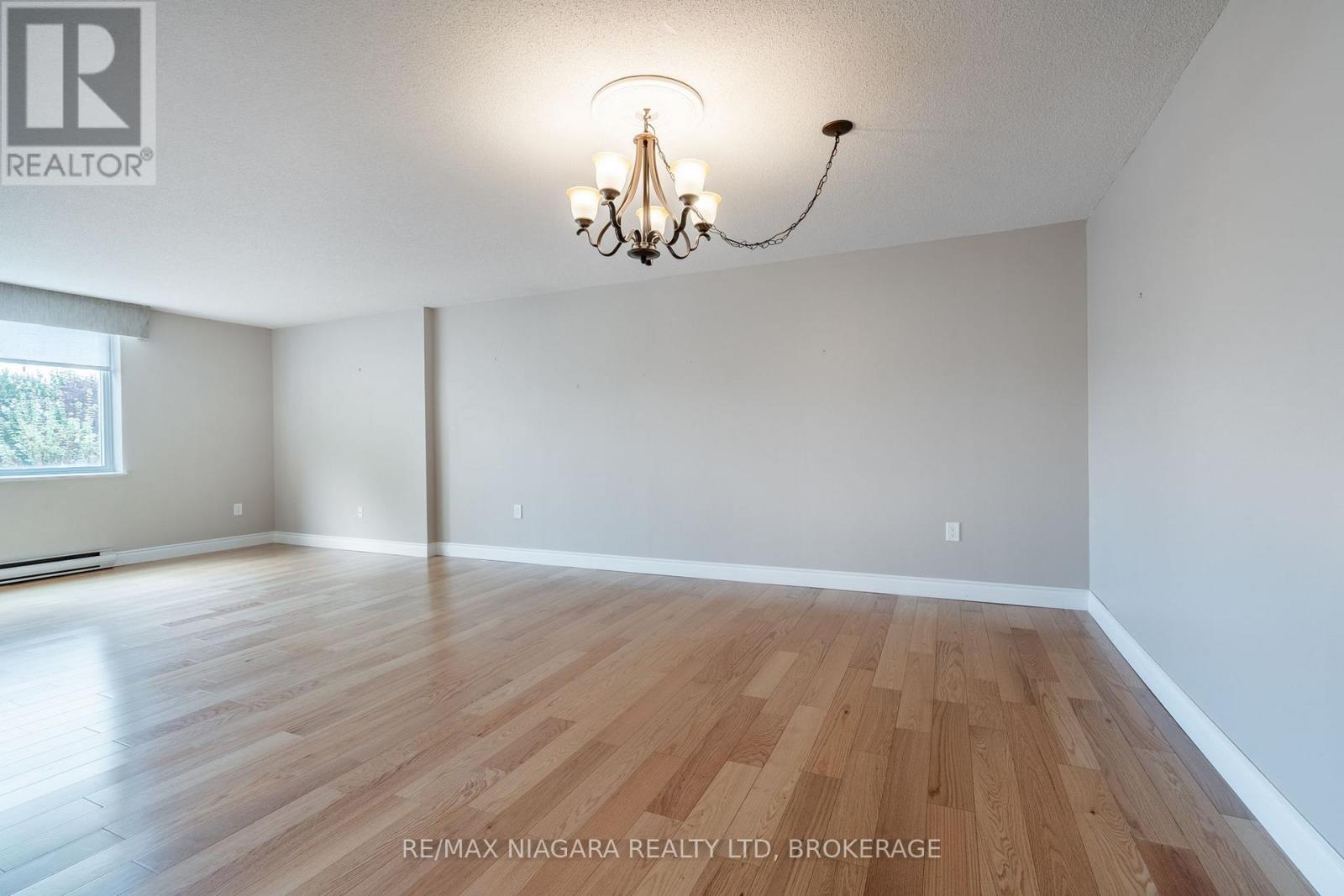 305 - 28 Robinson Street N, Grimsby (Grimsby East), Ontario  L3M 3C9 - Photo 14 - X12174469