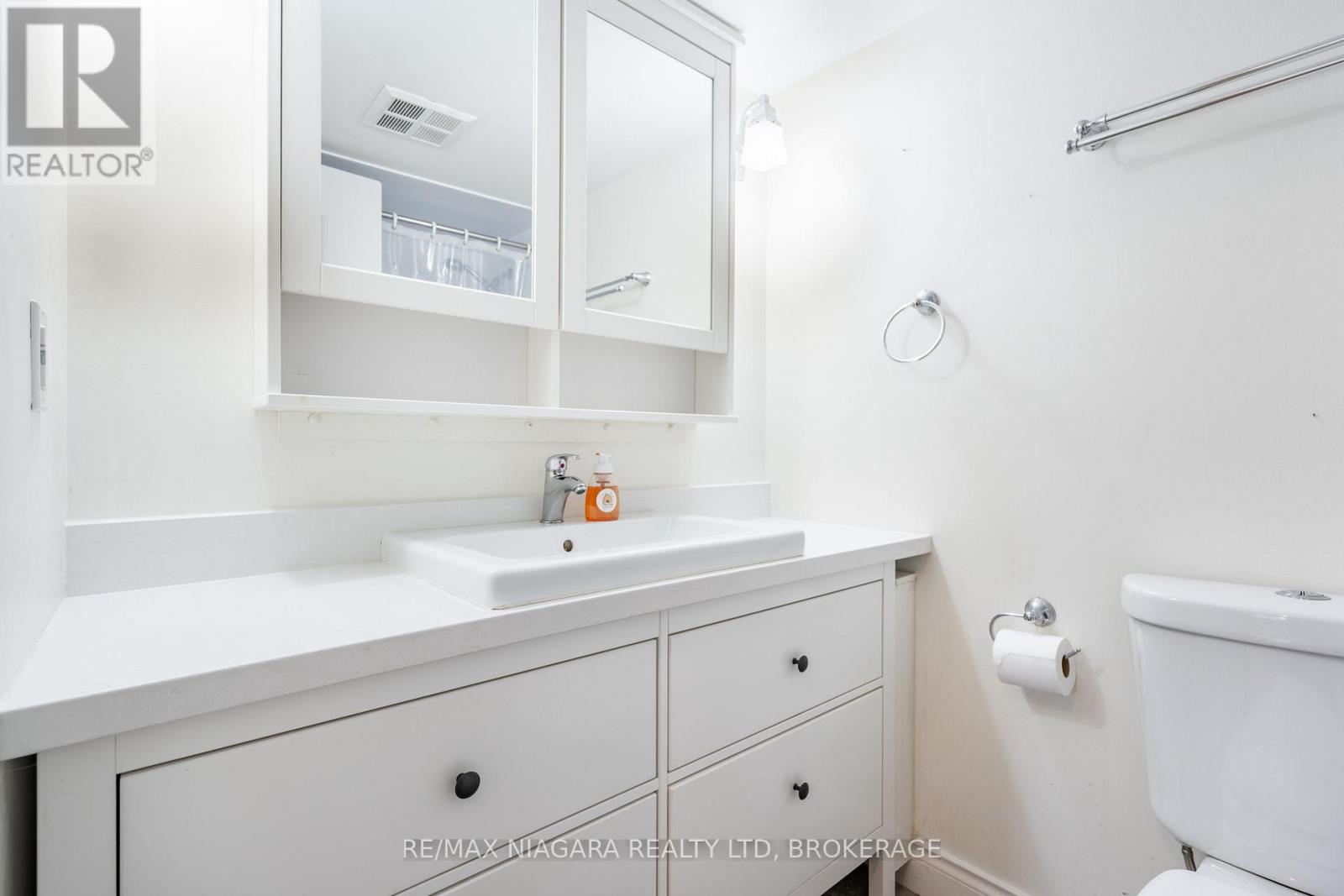 305 - 28 Robinson Street N, Grimsby (Grimsby East), Ontario  L3M 3C9 - Photo 31 - X12174469