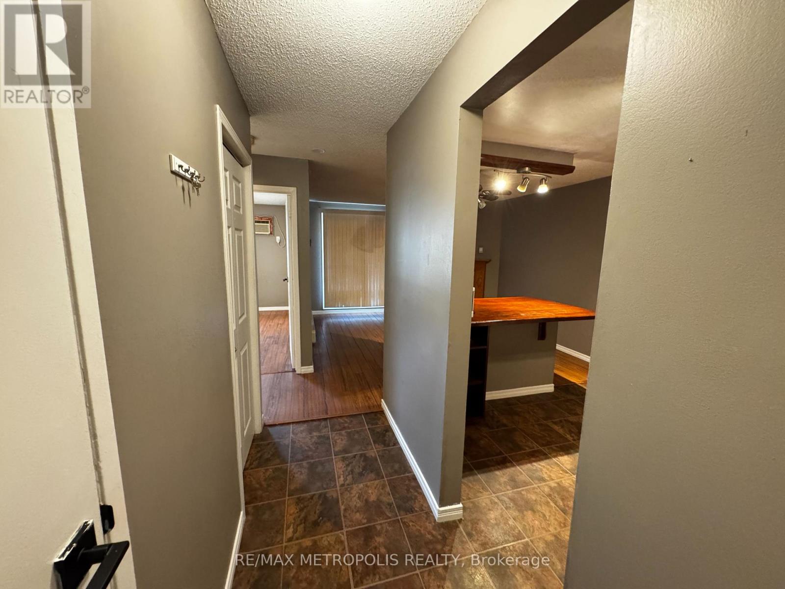 Photo 5 of 15 for 109 - 731 Deveron Crescent