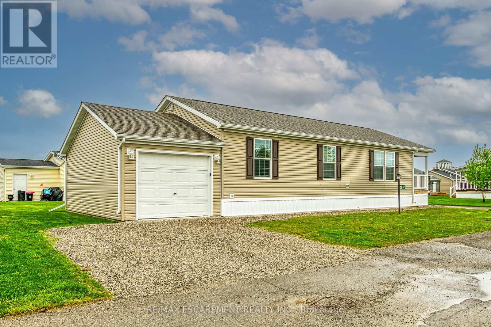 2 Driftwood Crescent, Haldimand (Nanticoke), Ontario  N0A 1L0 - Photo 3 - X12174456