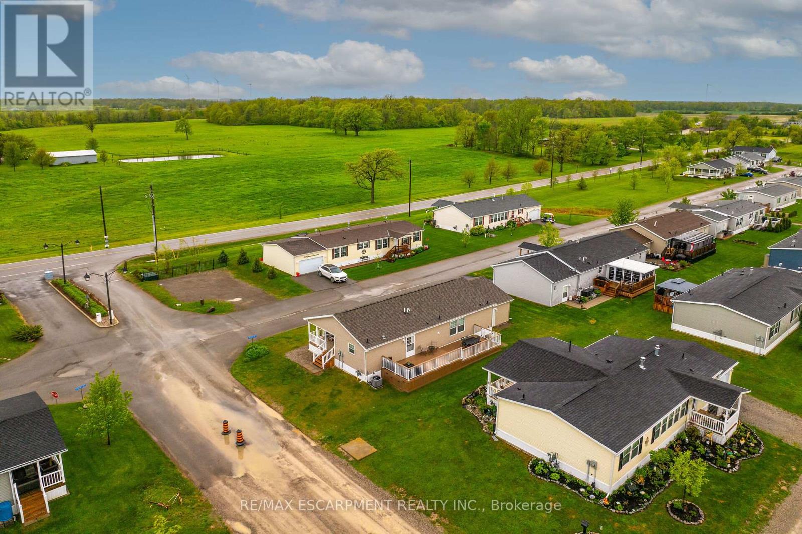 2 Driftwood Crescent, Haldimand (Nanticoke), Ontario  N0A 1L0 - Photo 43 - X12174456