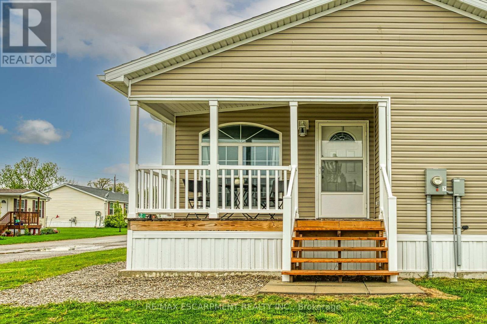 2 Driftwood Crescent, Haldimand (Nanticoke), Ontario  N0A 1L0 - Photo 5 - X12174456