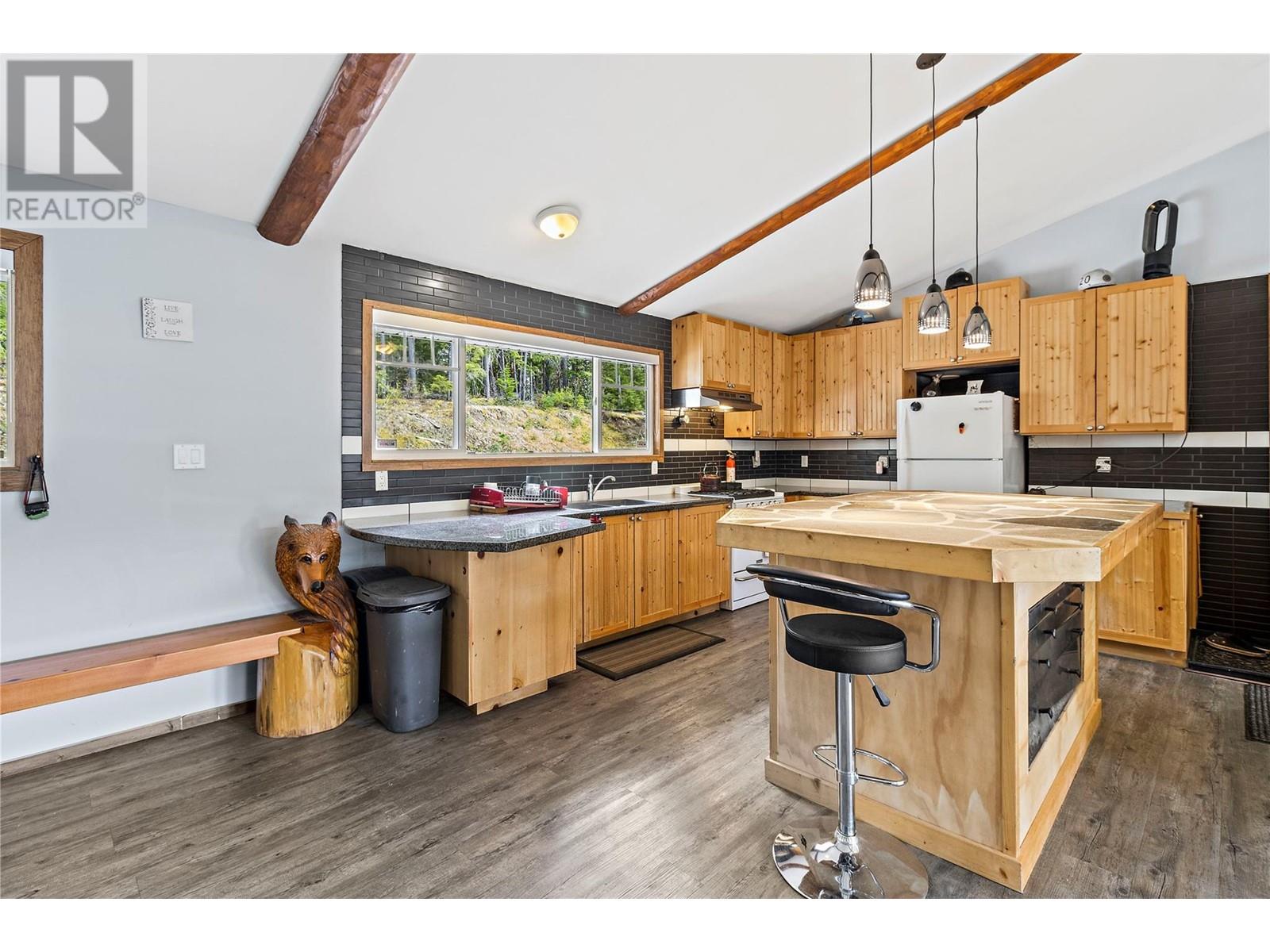 1446 Nittel Road, Seymour Arm, BC V0E1M0