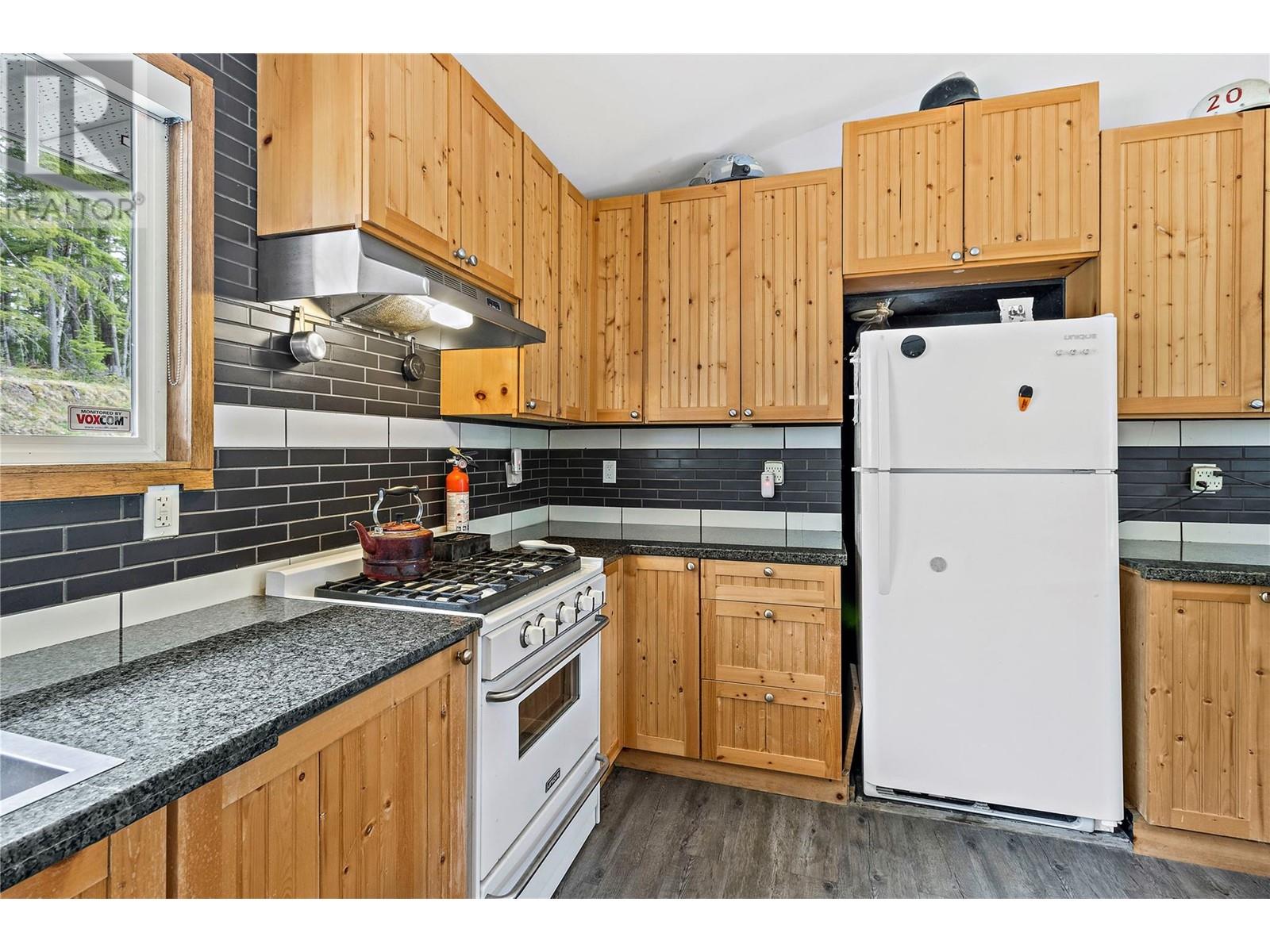 1446 Nittel Road, Seymour Arm, BC V0E1M0
