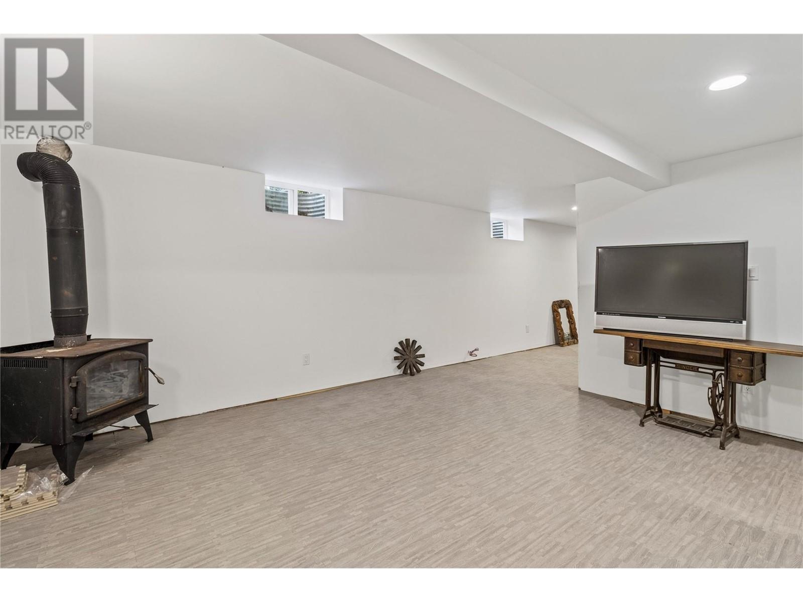 1446 Nittel Road, Seymour Arm, BC V0E1M0