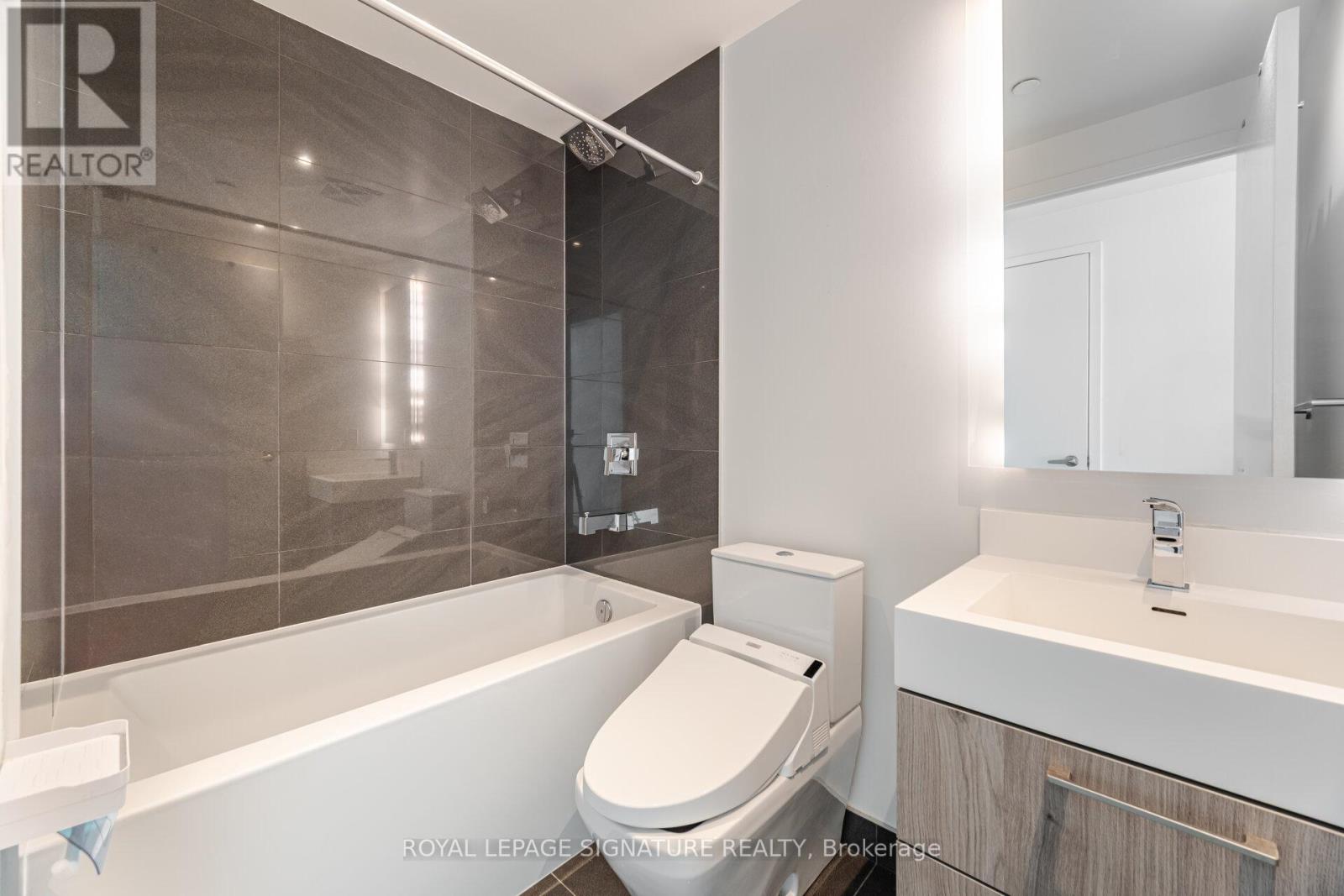 712 - 1 Yorkville Avenue, Toronto, Ontario  M4W 1L1 - Photo 10 - C12174488