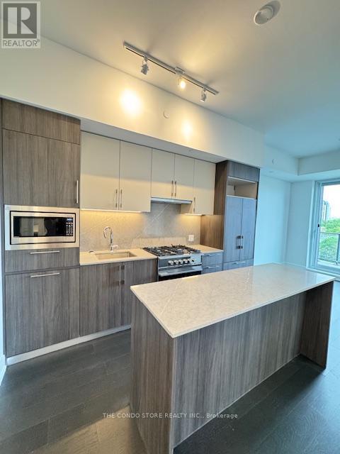 704 - 8 MANOR ROAD W, Toronto, Ontario