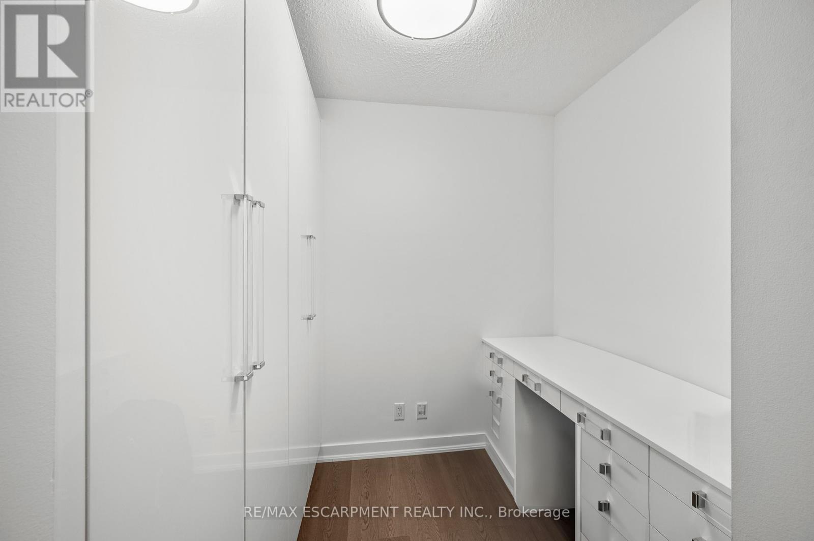 2105 - 381 Front Street W, Toronto, Ontario  M5V 3R8 - Photo 5 - C12174526