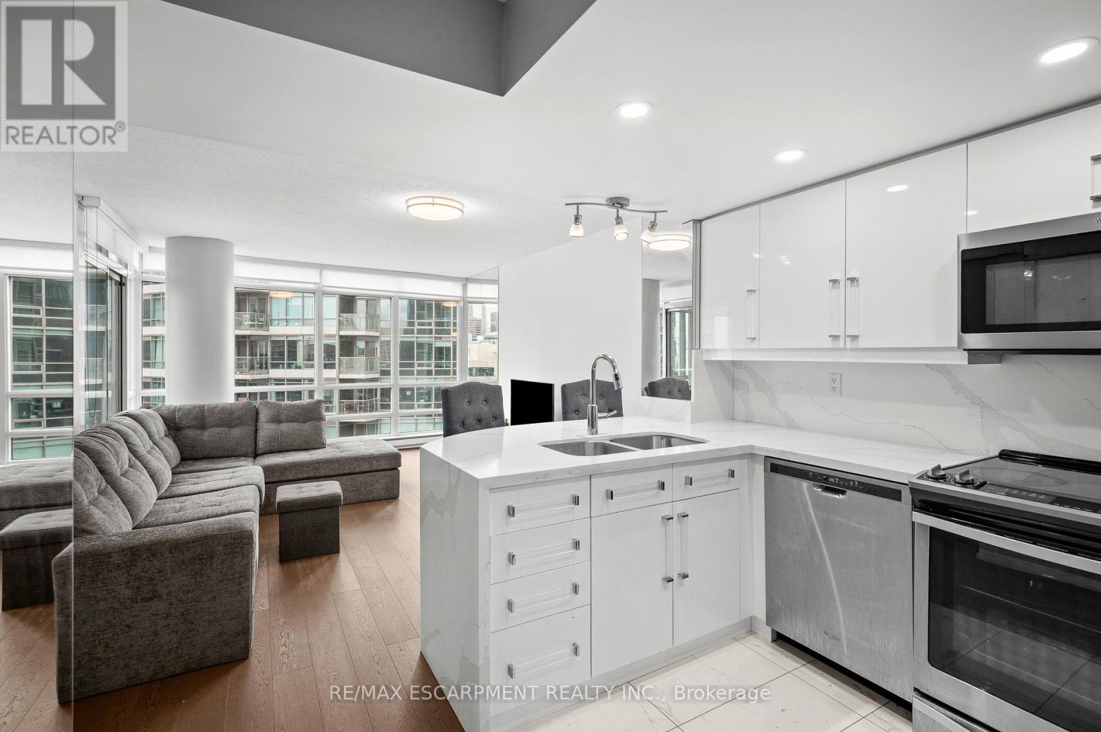 2105 - 381 Front Street W, Toronto, Ontario  M5V 3R8 - Photo 6 - C12174526