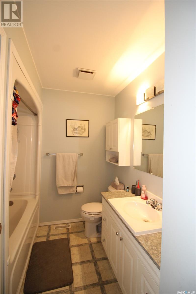 622 9th Street W, Shaunavon, Saskatchewan  S0N 2M0 - Photo 13 - SK007135