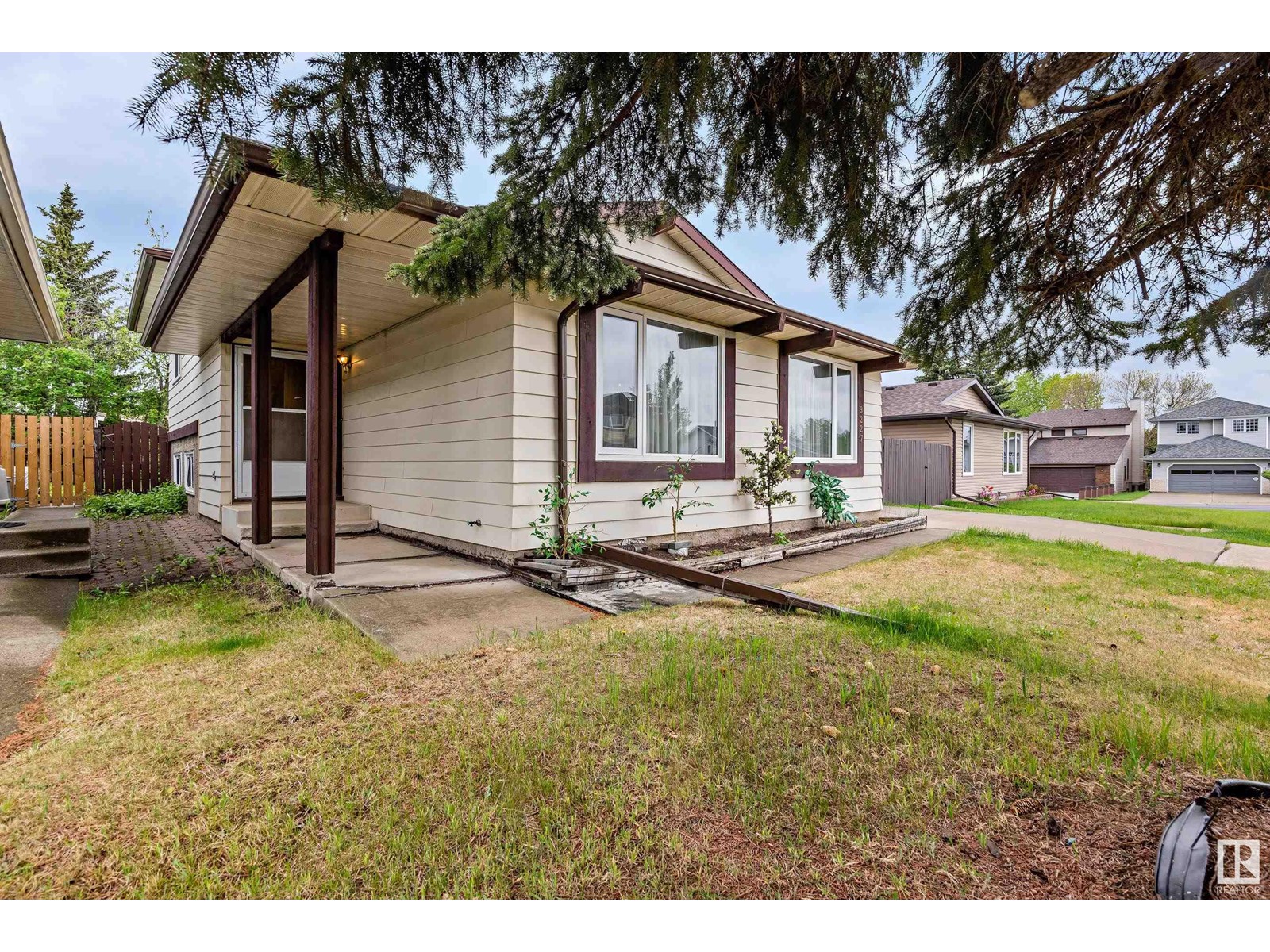 9227 170 Av Nw, Edmonton, Alberta  T5Z 1C9 - Photo 3 - E4438620