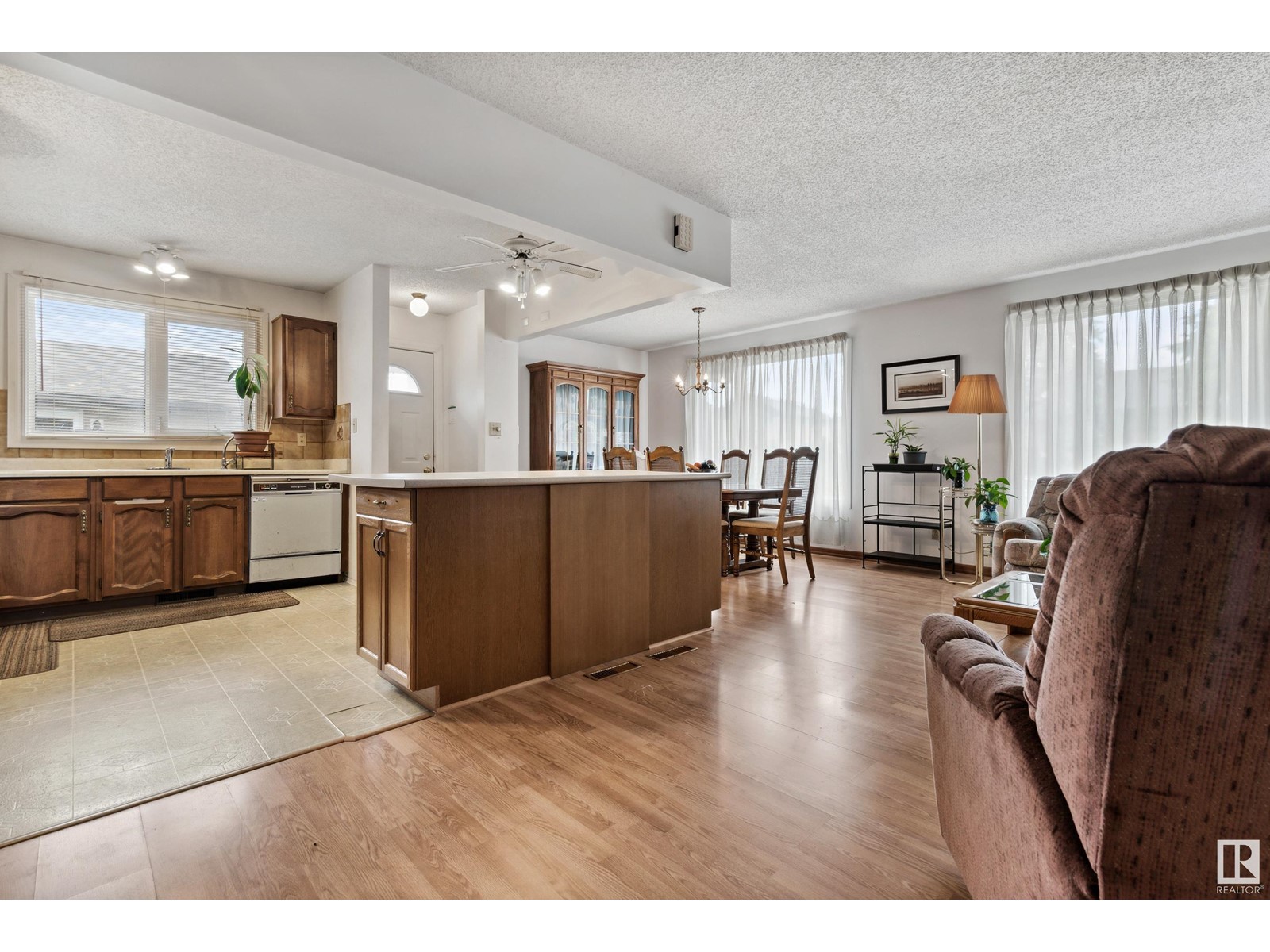 9227 170 Av Nw, Edmonton, Alberta  T5Z 1C9 - Photo 5 - E4438620