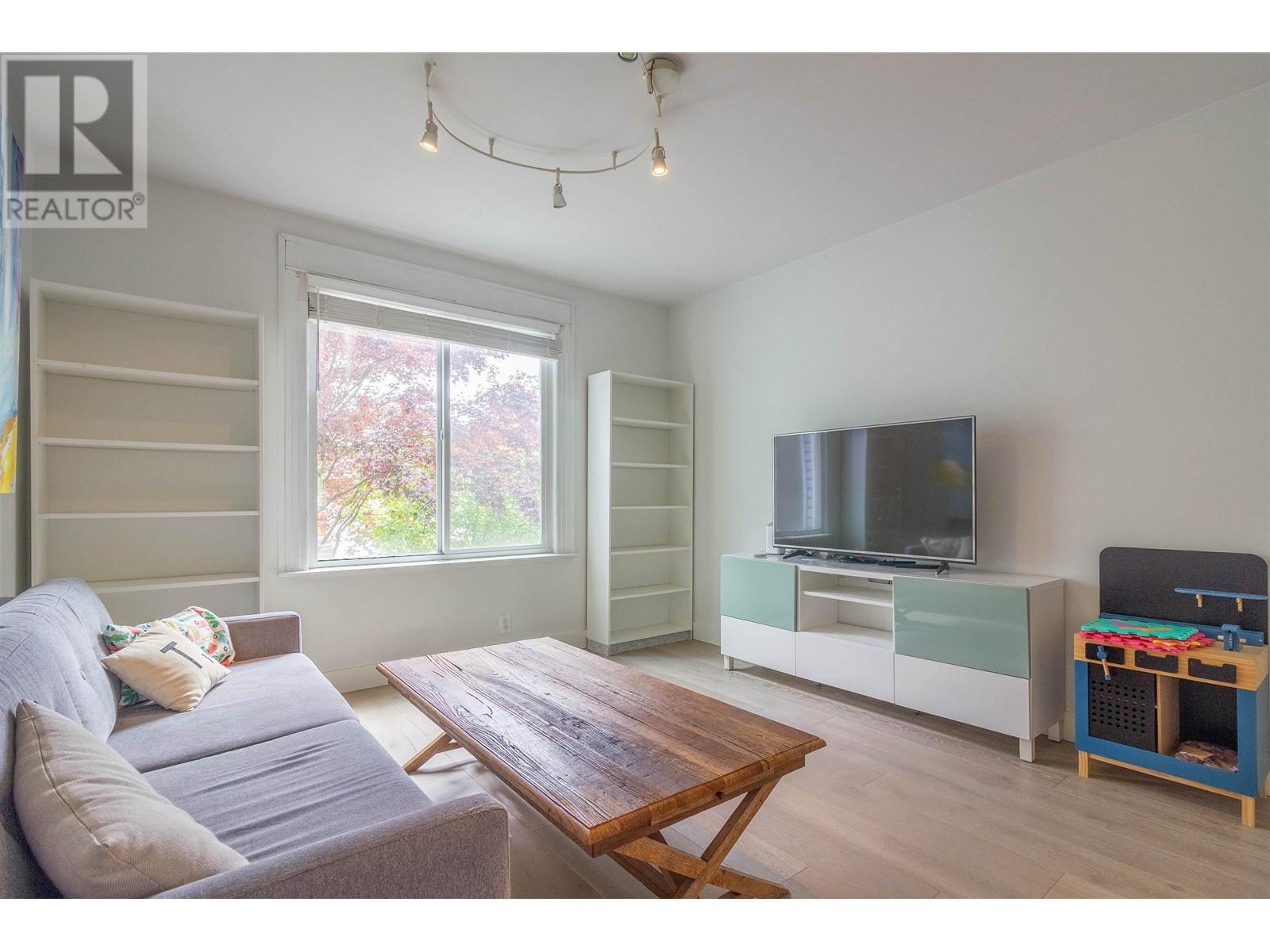 Property at 1127 E PENDER STREET image 2