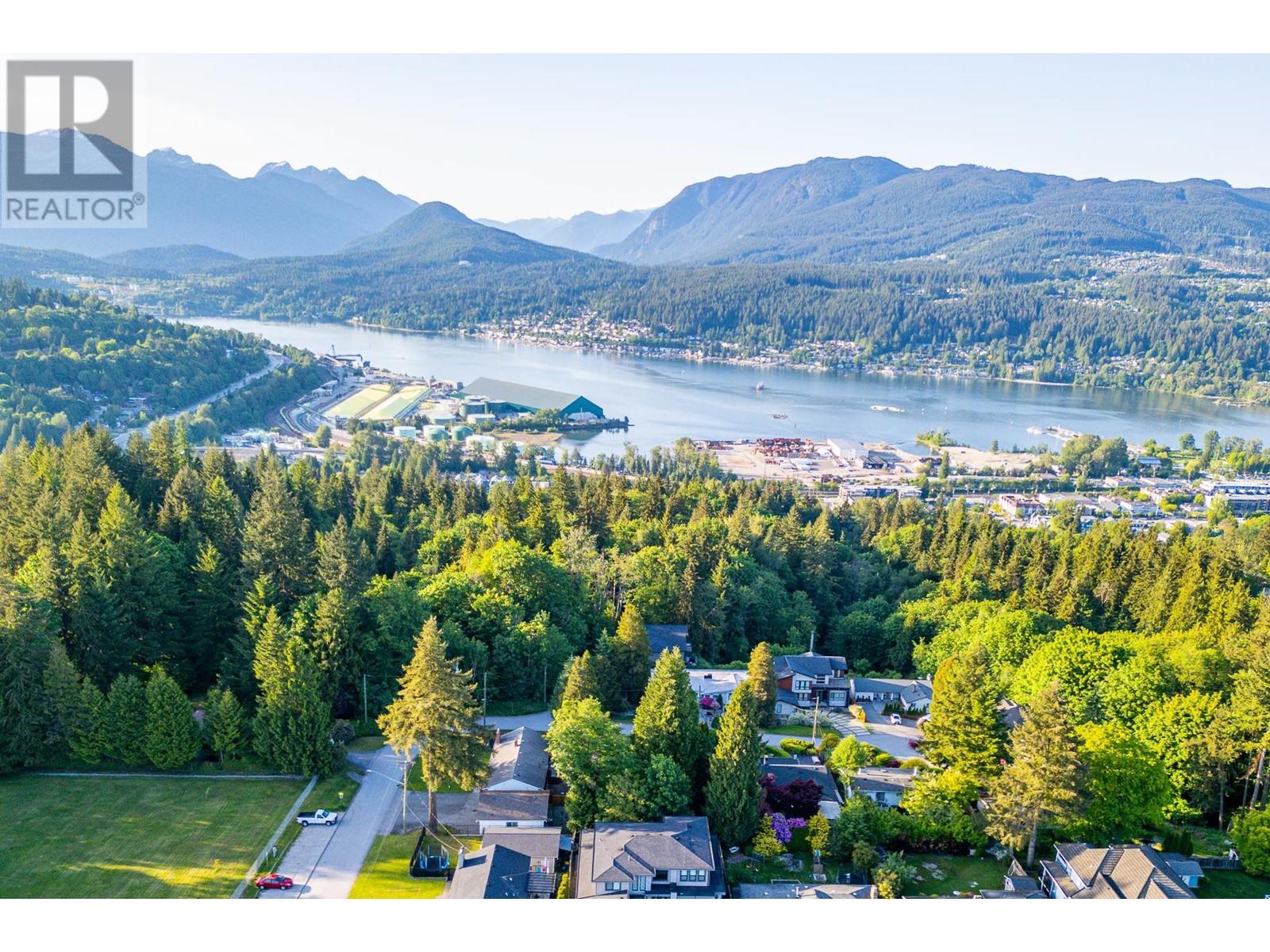 Property at 1124 LUXTON SQUARE image 3
