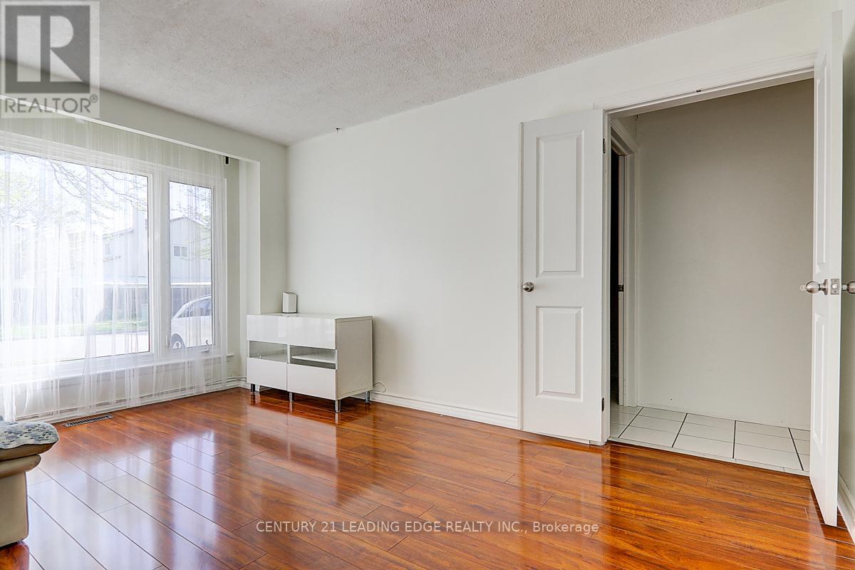64 Alexmuir Boulevard, Toronto, Ontario  M1V 1K1 - Photo 4 - E12174362