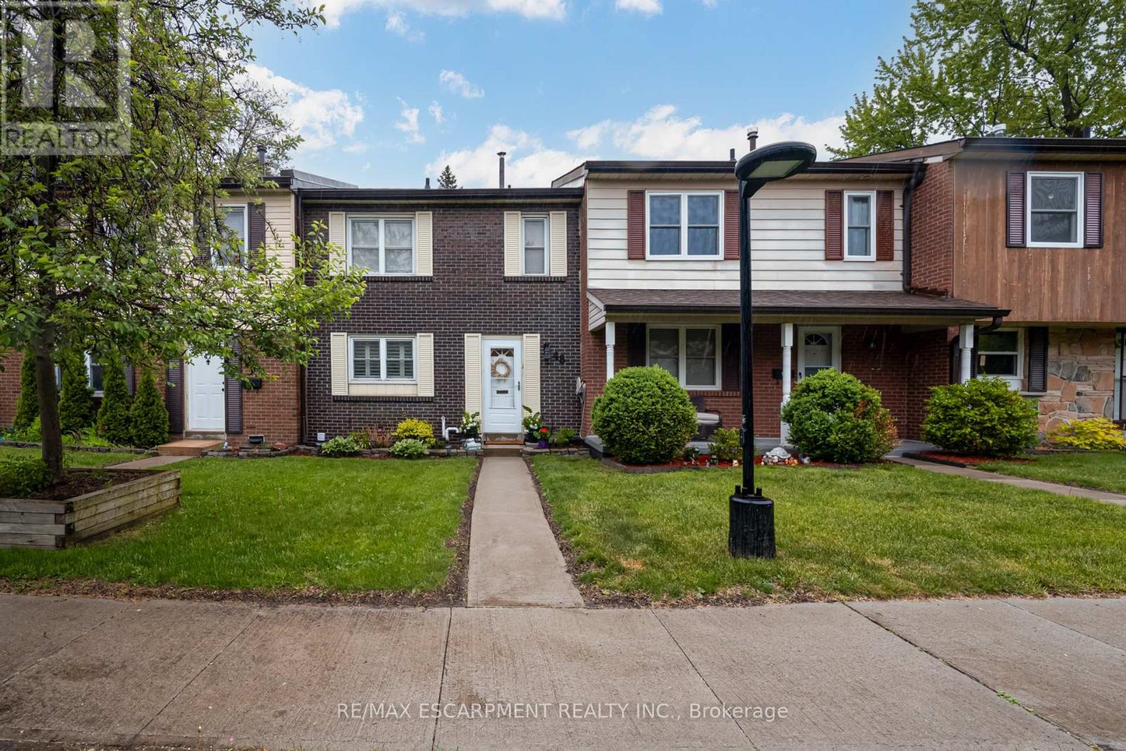Property at 48 - 2825 GANANOQUE DRIVE image 1