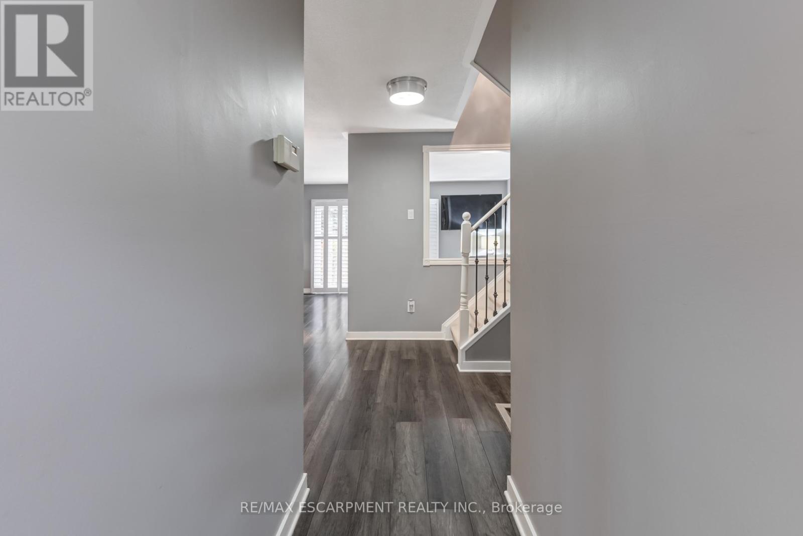 Property at 48 - 2825 GANANOQUE DRIVE image 4