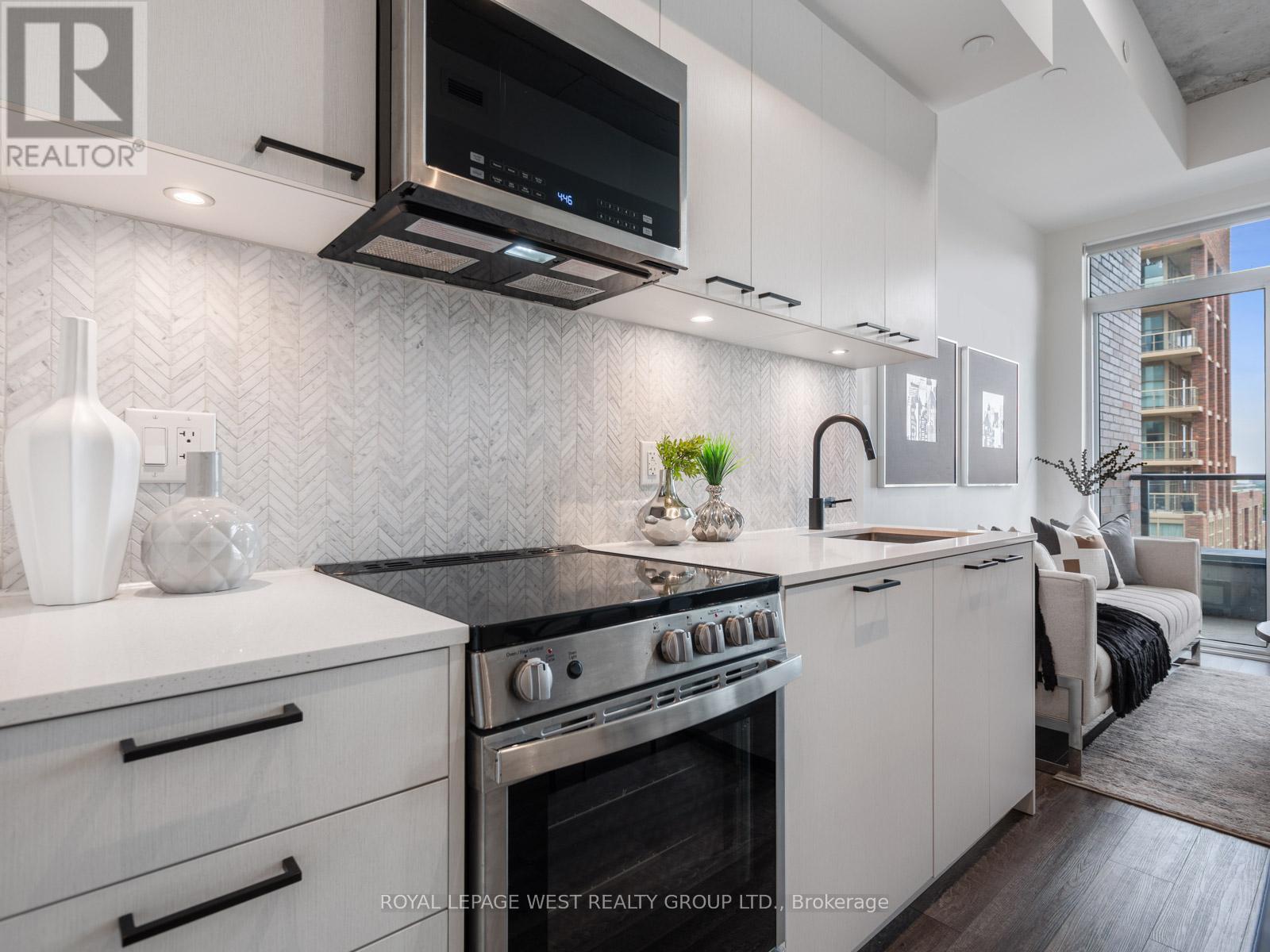 713 - 1808 St. Clair Avenue W, Toronto, Ontario  M6N 1J5 - Photo 6 - W12174514