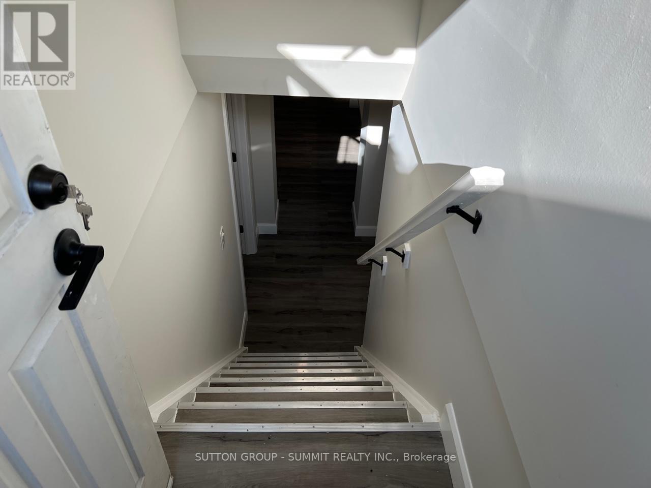 398 Talbot Street, Hamilton, Ontario  L8H 6T4 - Photo 10 - X12174494