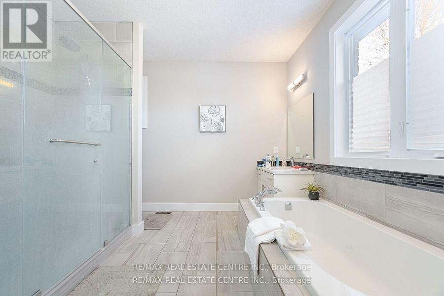 204 Forest Creek Drive, Kitchener, Ontario  N2P 2R3 - Photo 24 - X12174512