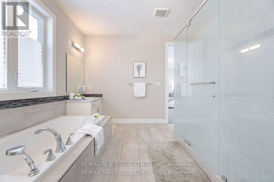 204 Forest Creek Drive, Kitchener, Ontario  N2P 2R3 - Photo 25 - X12174512