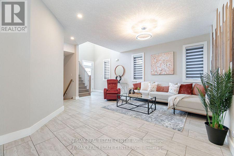 204 Forest Creek Drive, Kitchener, Ontario  N2P 2R3 - Photo 9 - X12174512