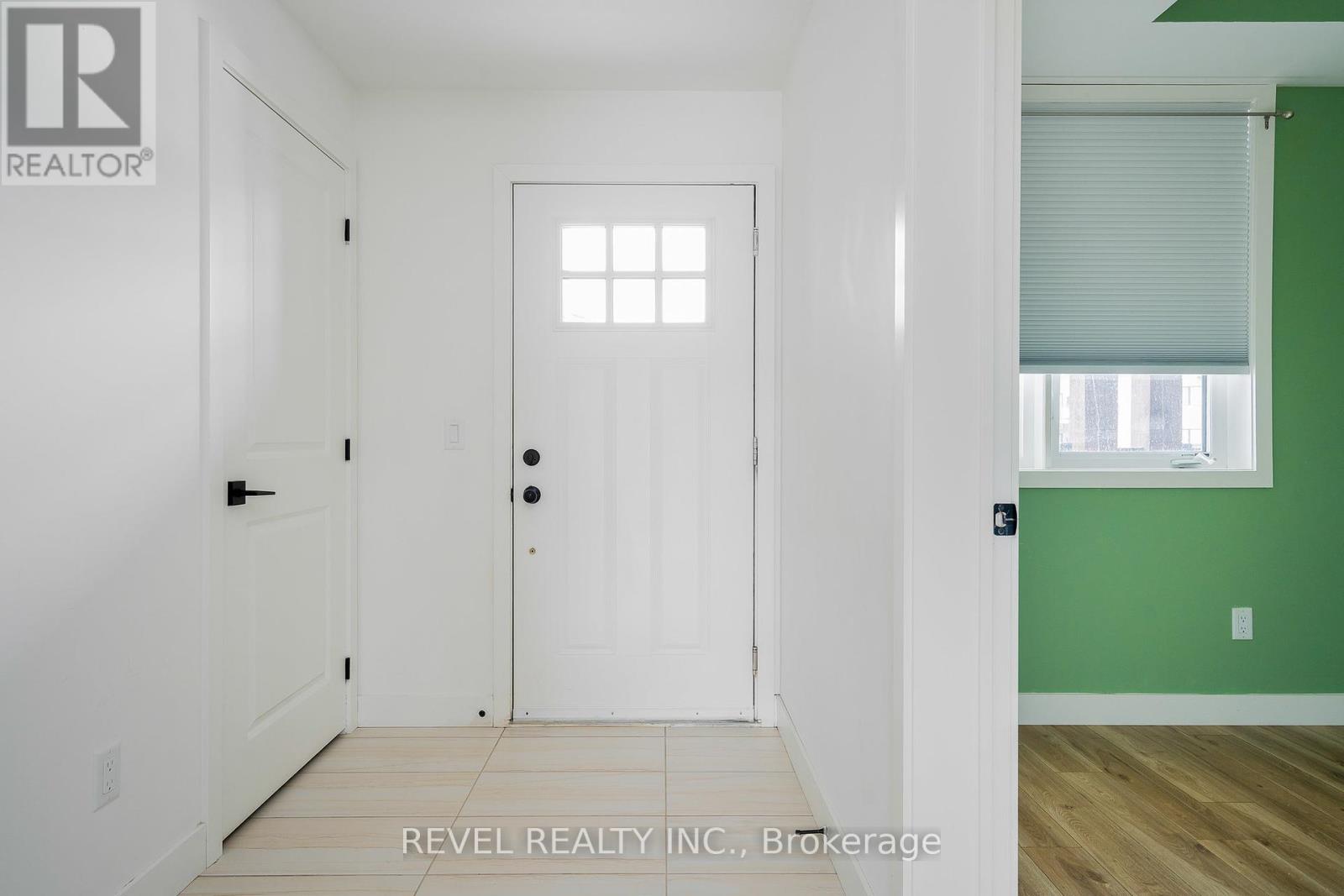 204 - 18 Beckwith Lane, Blue Mountains, Ontario  L9Y 3B6 - Photo 2 - X12174524