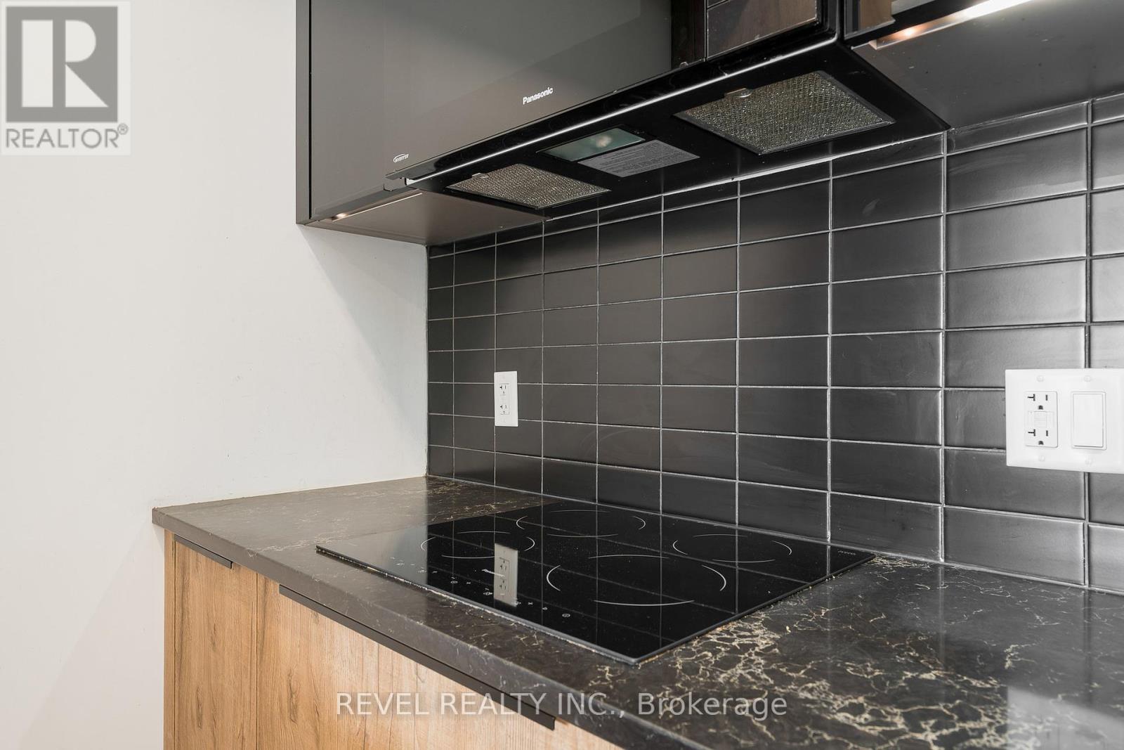 204 - 18 Beckwith Lane, Blue Mountains, Ontario  L9Y 3B6 - Photo 4 - X12174524